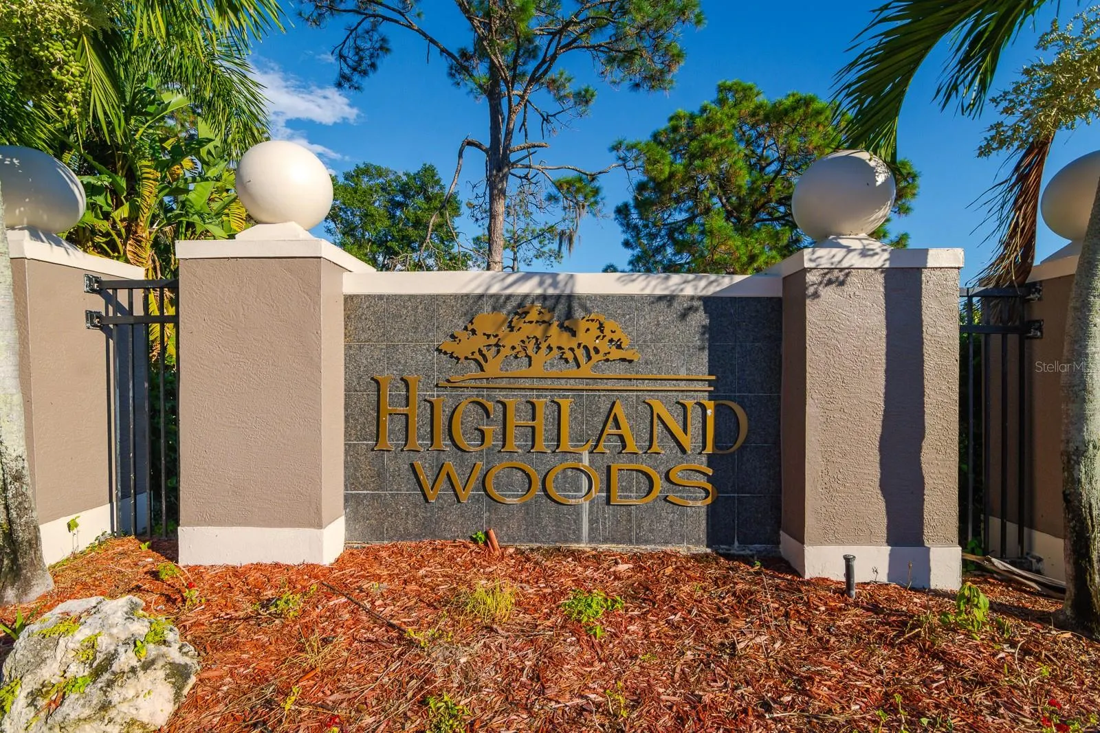 2281 HIGHLAND WOODS DR
