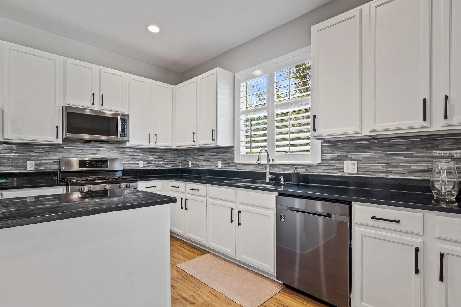 2281 HIGHLAND WOODS DR