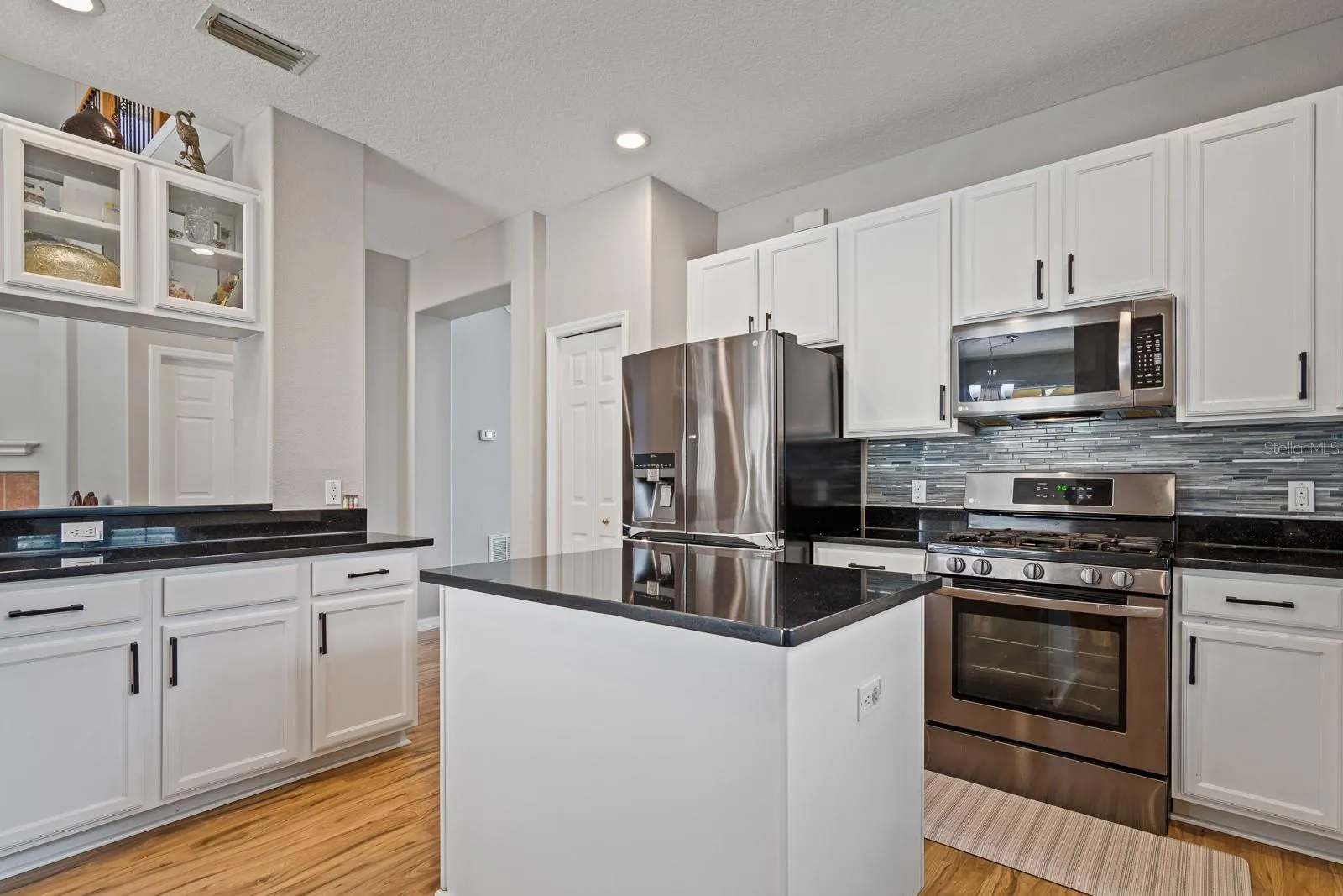 2281 HIGHLAND WOODS DR