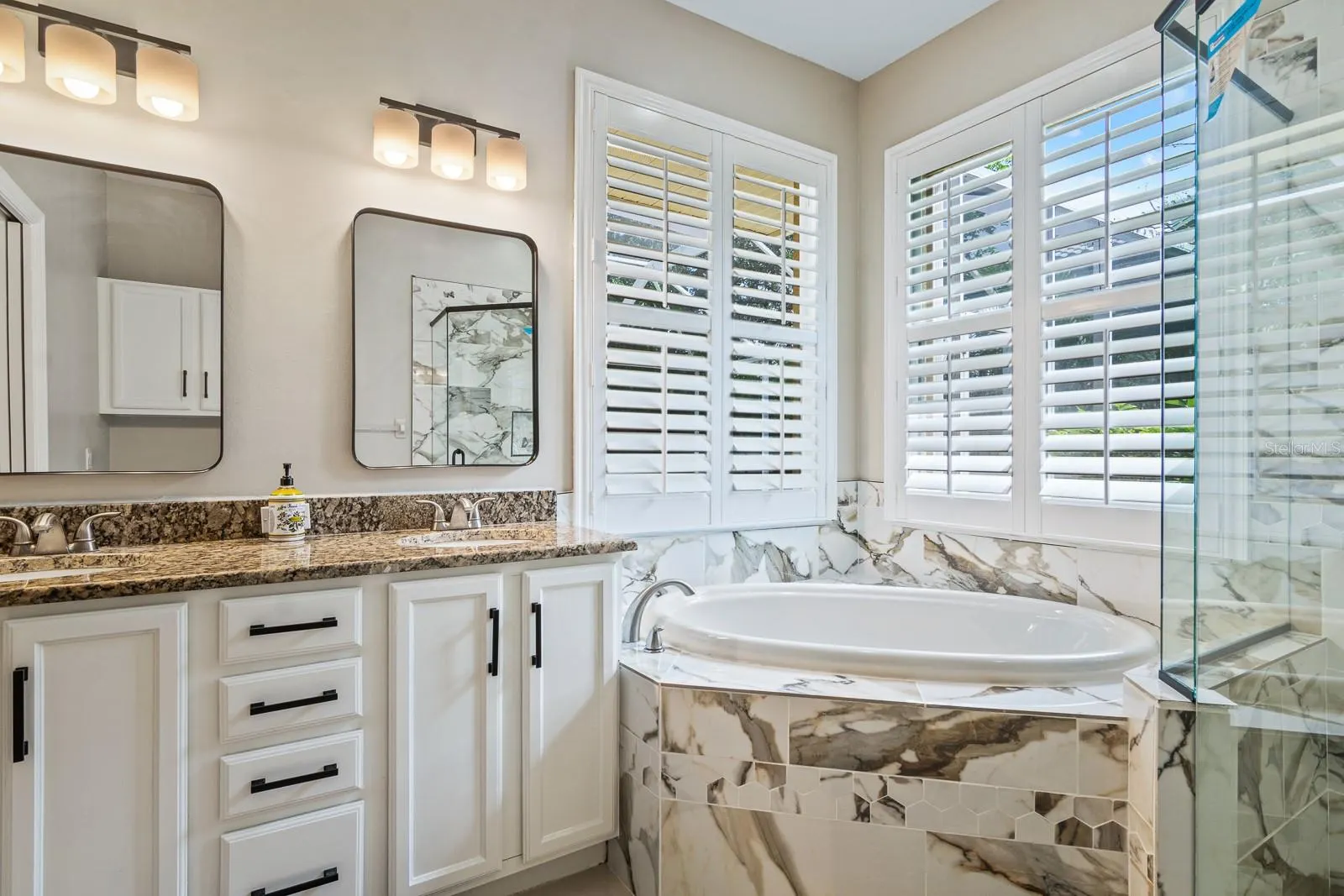 2281 HIGHLAND WOODS DR