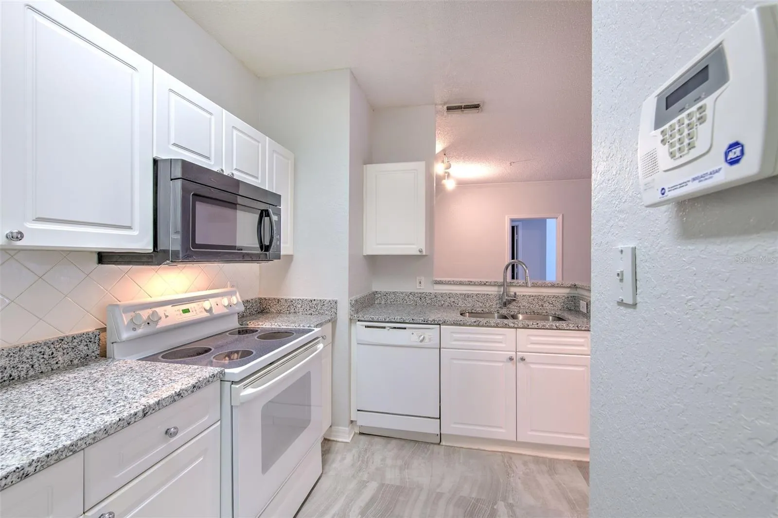 18001 RICHMOND PLACE DR #123, #123