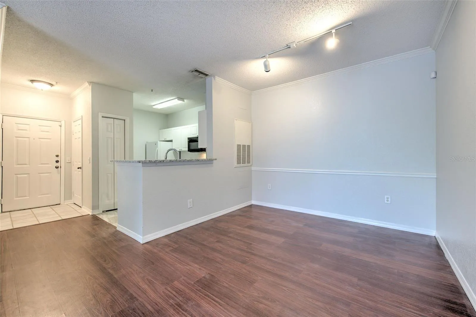 18001 RICHMOND PLACE DR #123, #123