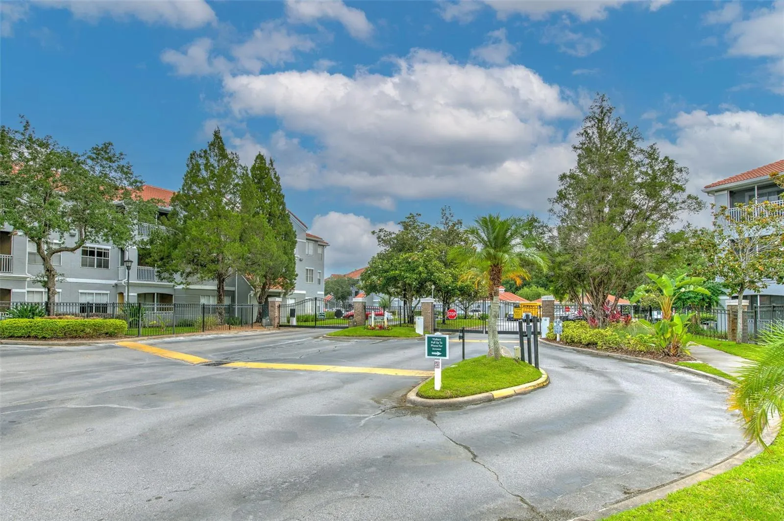 18001 RICHMOND PLACE DR #123, #123
