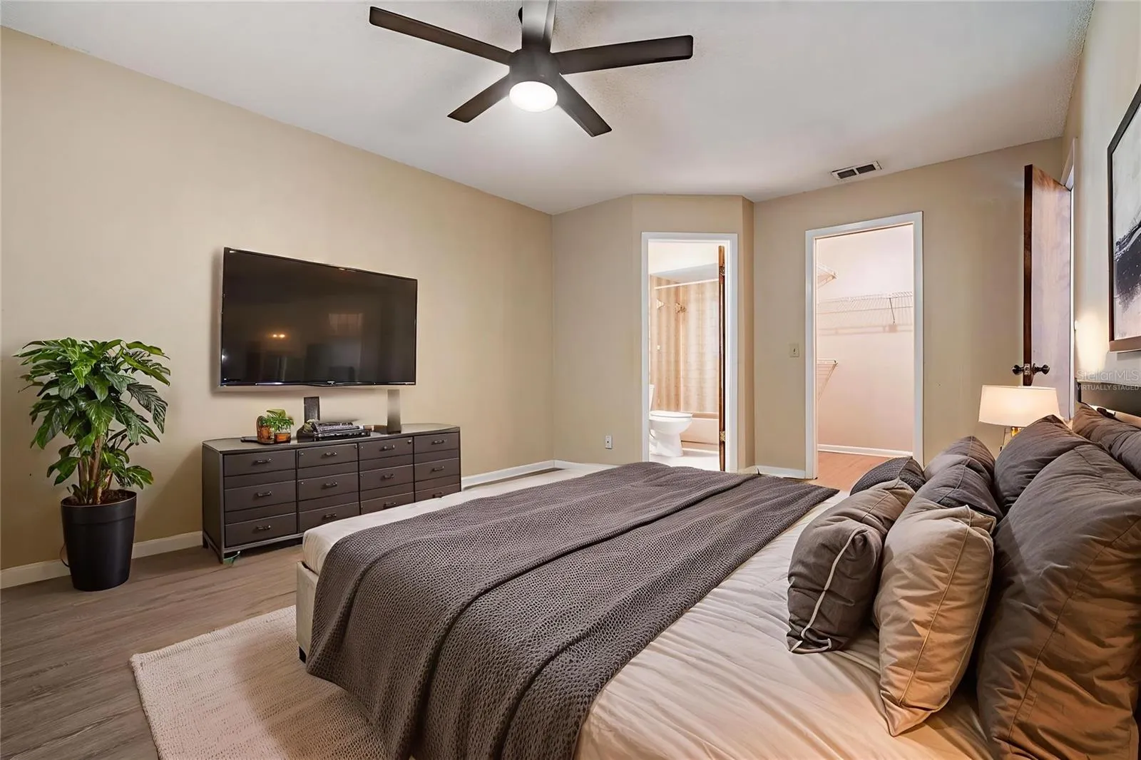 2326 FORREST CREST CIR