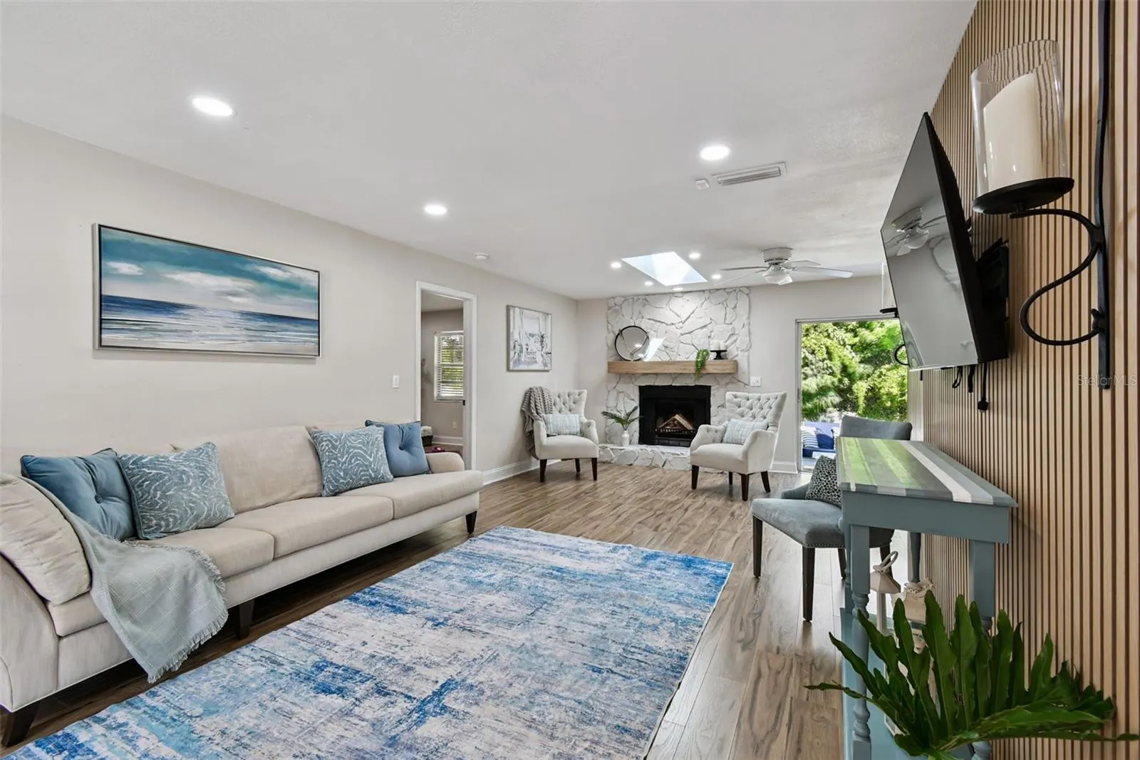 34 HARBOR OAKS CIR
