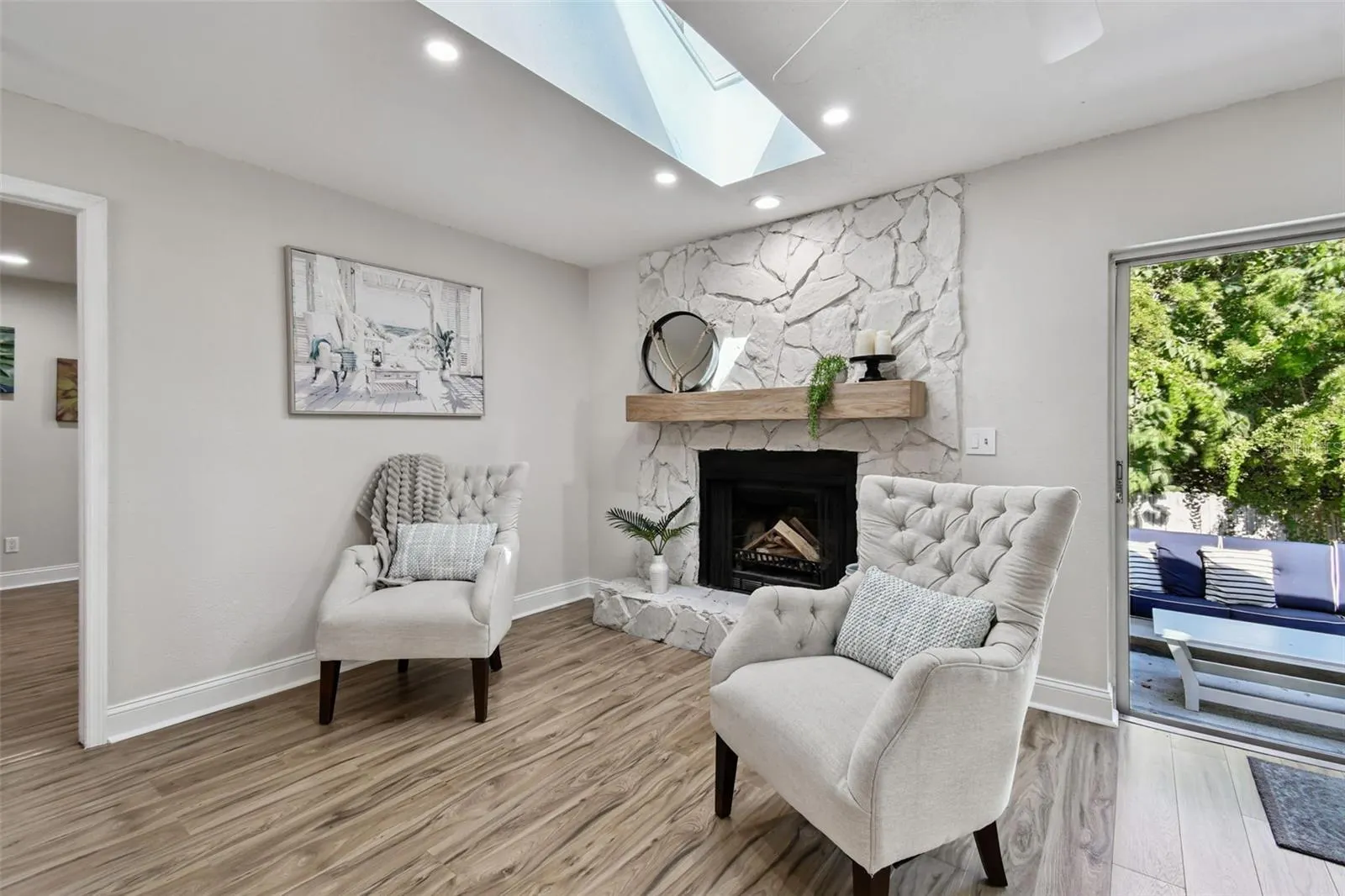 34 HARBOR OAKS CIR