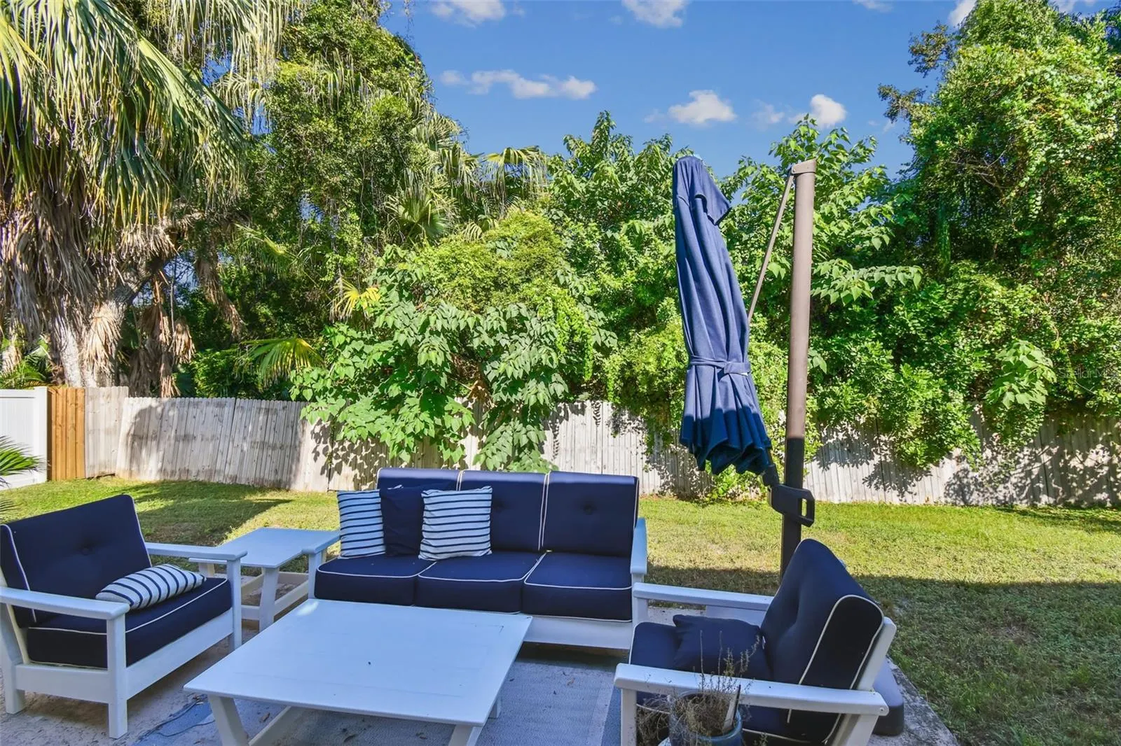 34 HARBOR OAKS CIR