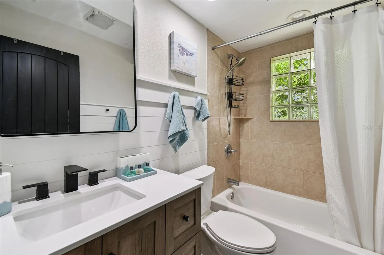 34 HARBOR OAKS CIR