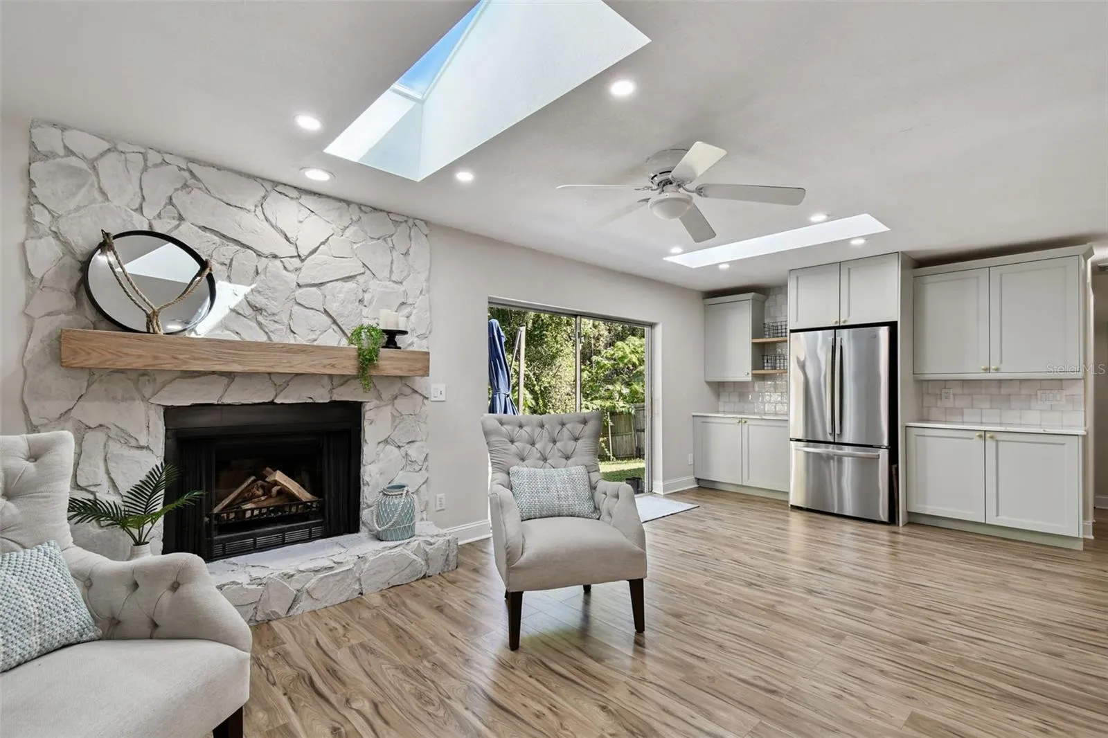 34 HARBOR OAKS CIR