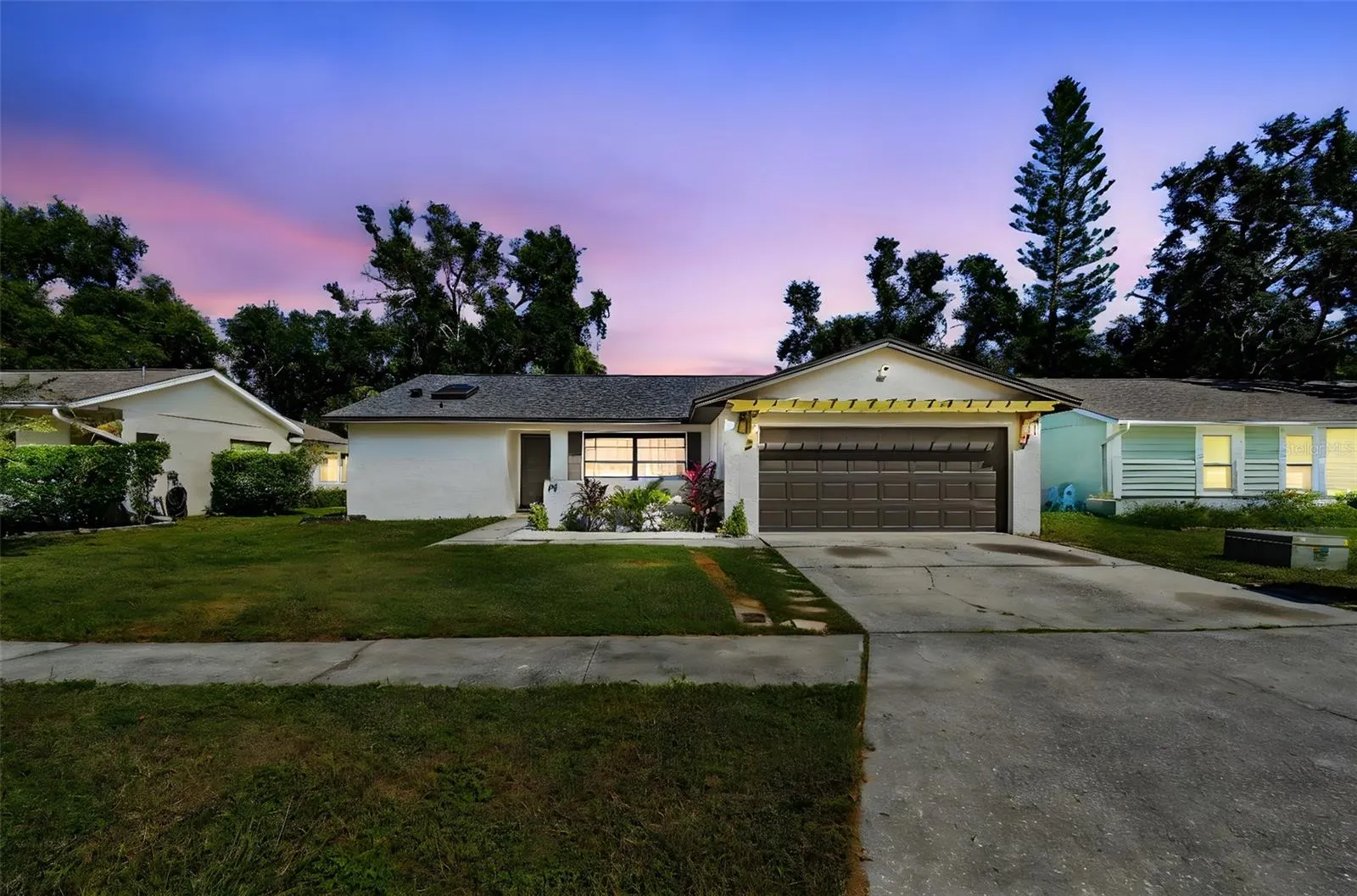 34 HARBOR OAKS CIR
