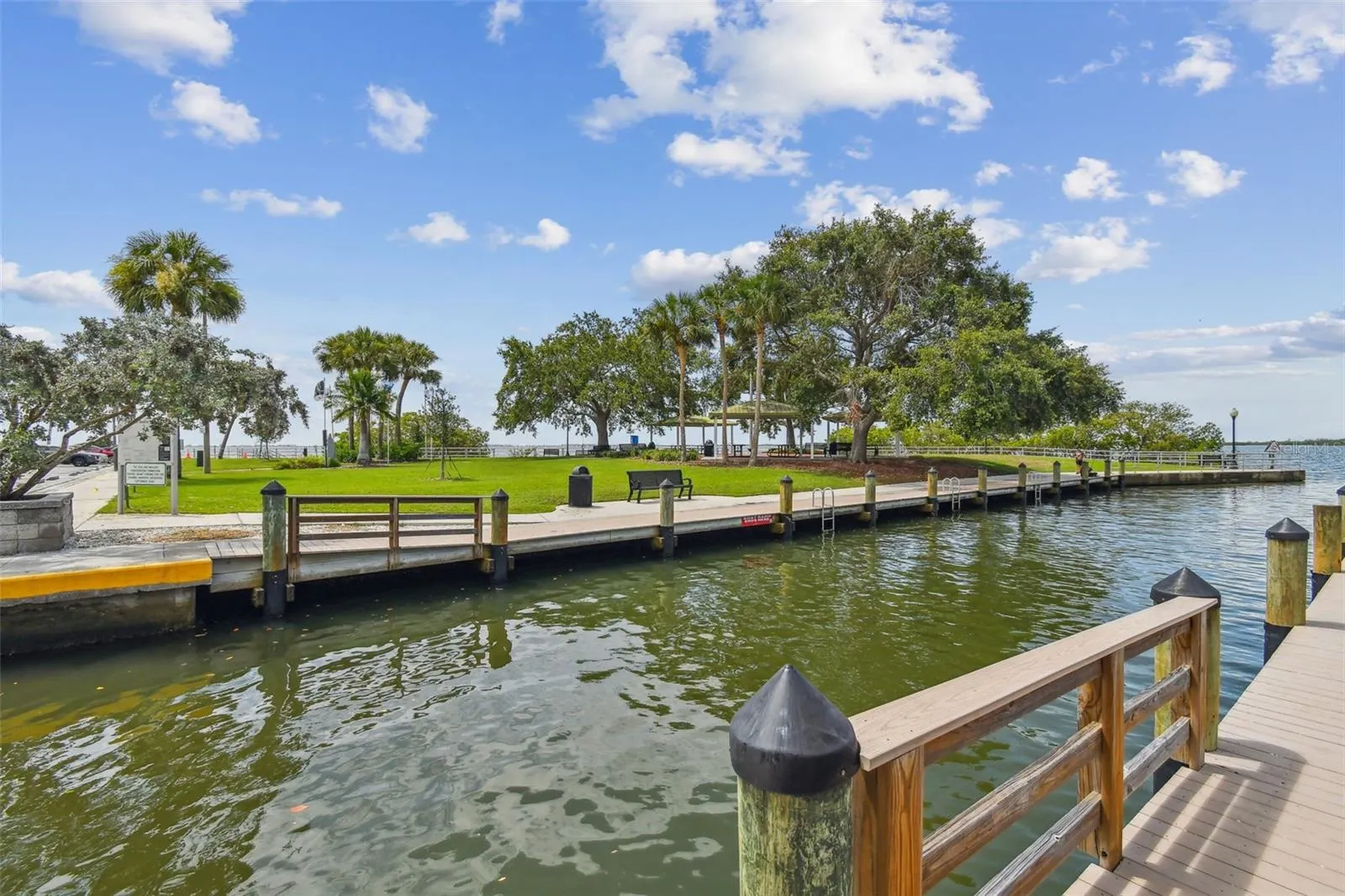 34 HARBOR OAKS CIR