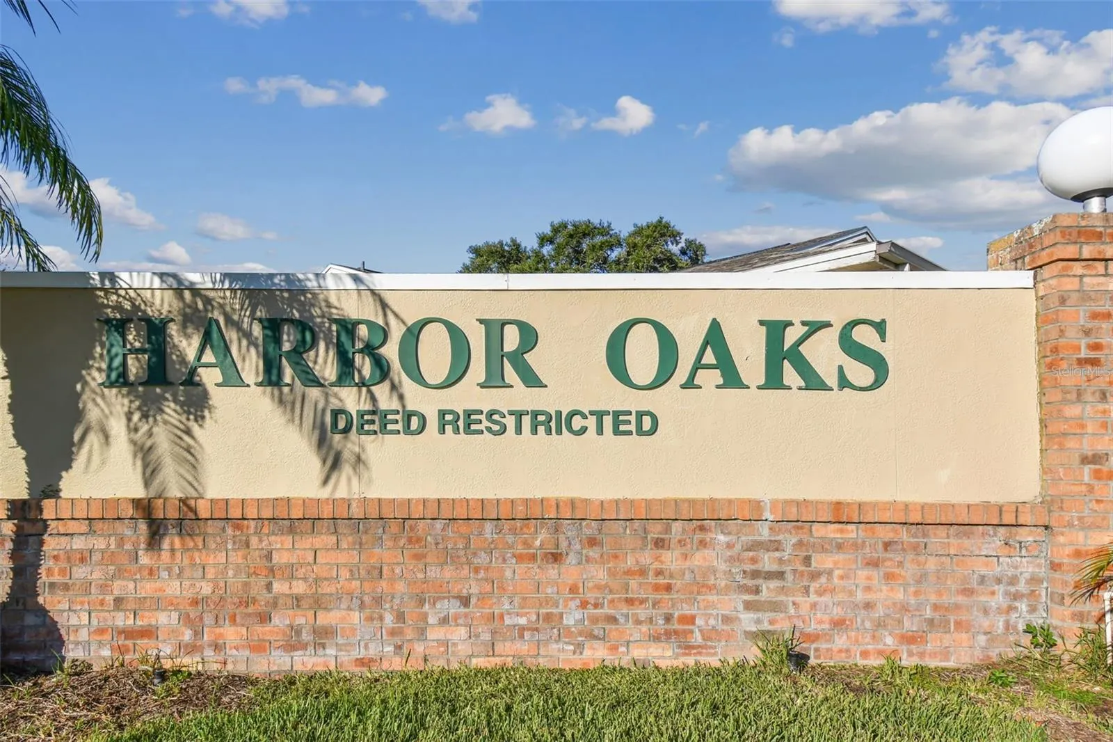 34 HARBOR OAKS CIR
