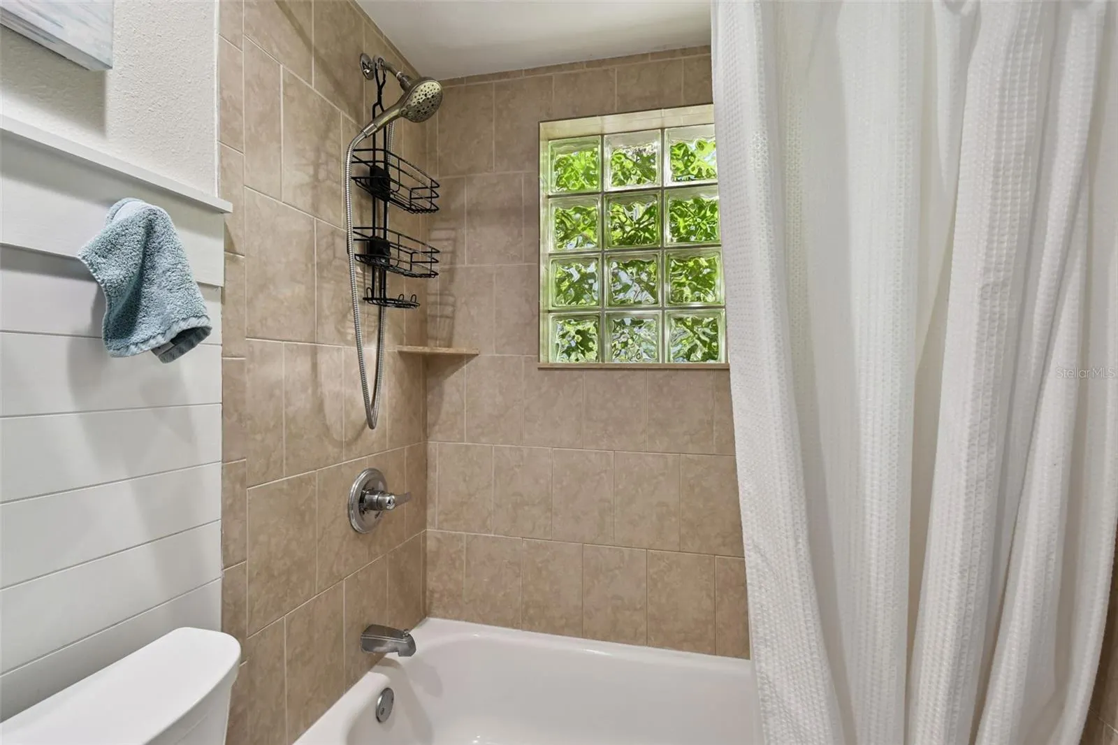 34 HARBOR OAKS CIR