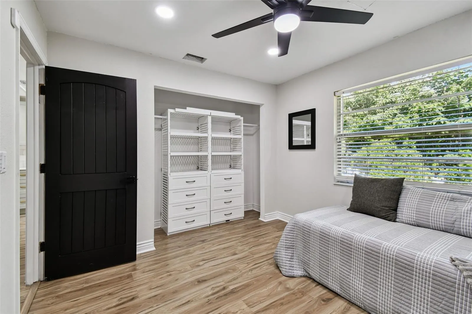 34 HARBOR OAKS CIR
