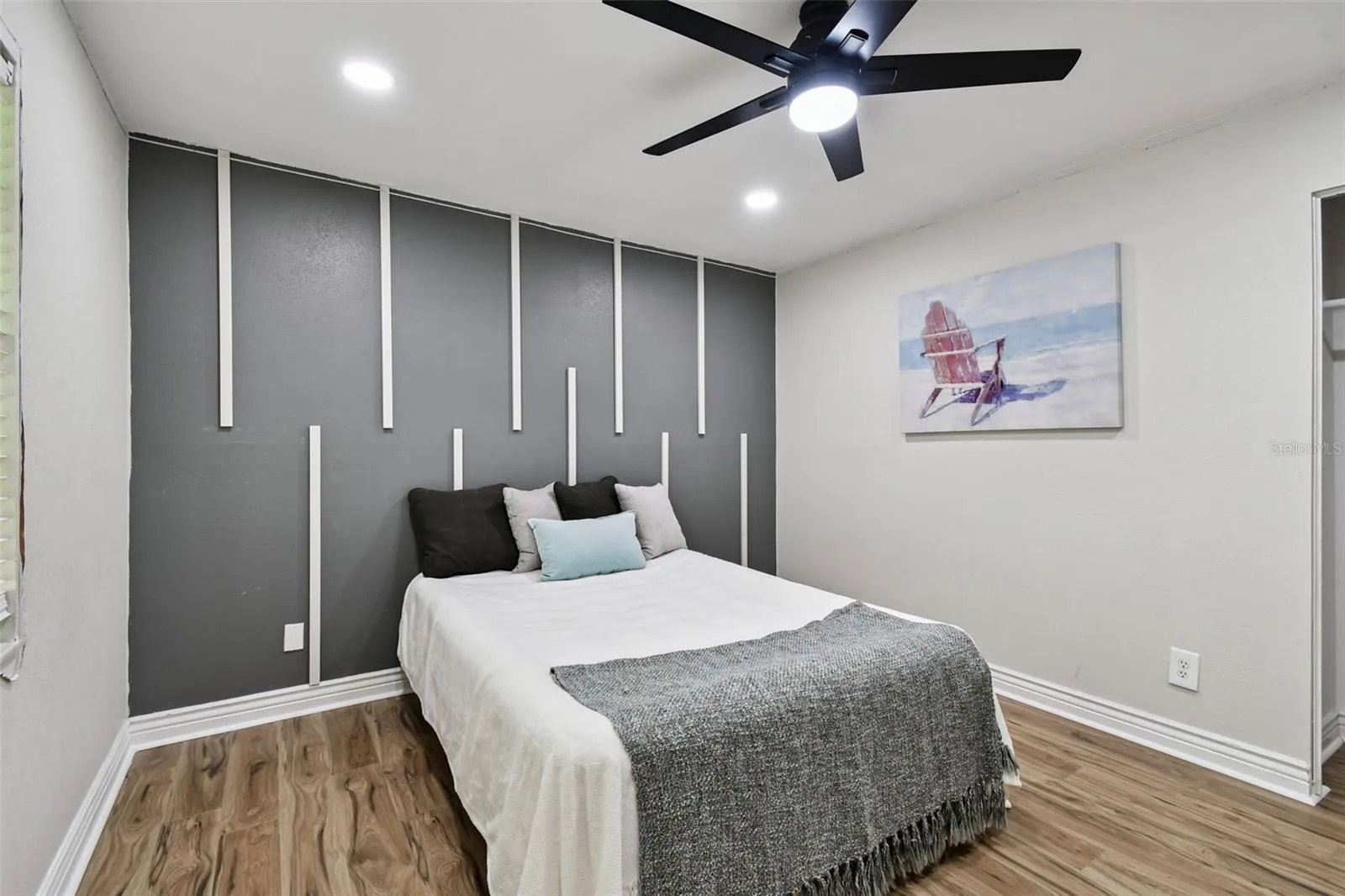 34 HARBOR OAKS CIR