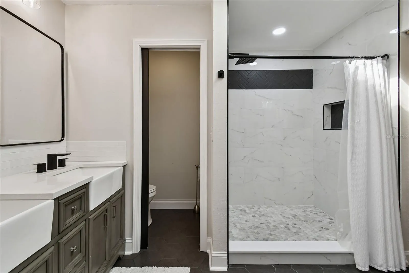 34 HARBOR OAKS CIR