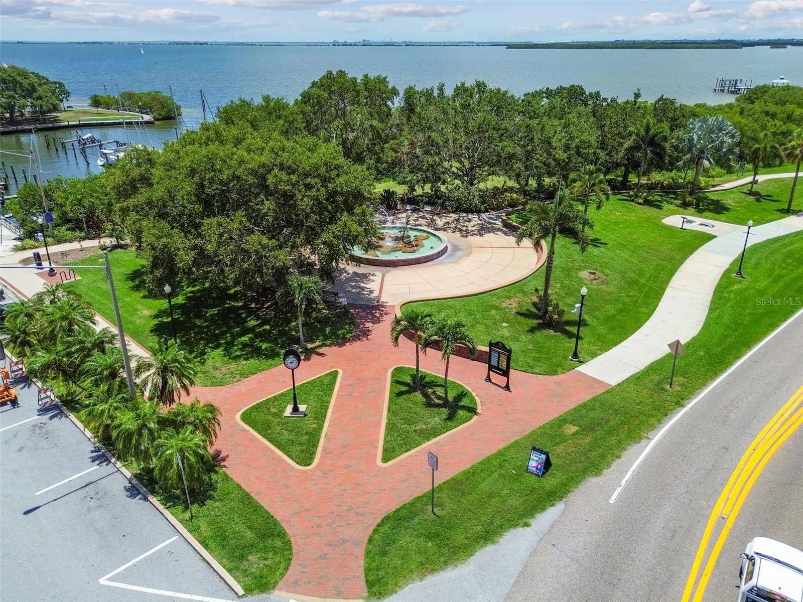 34 HARBOR OAKS CIR