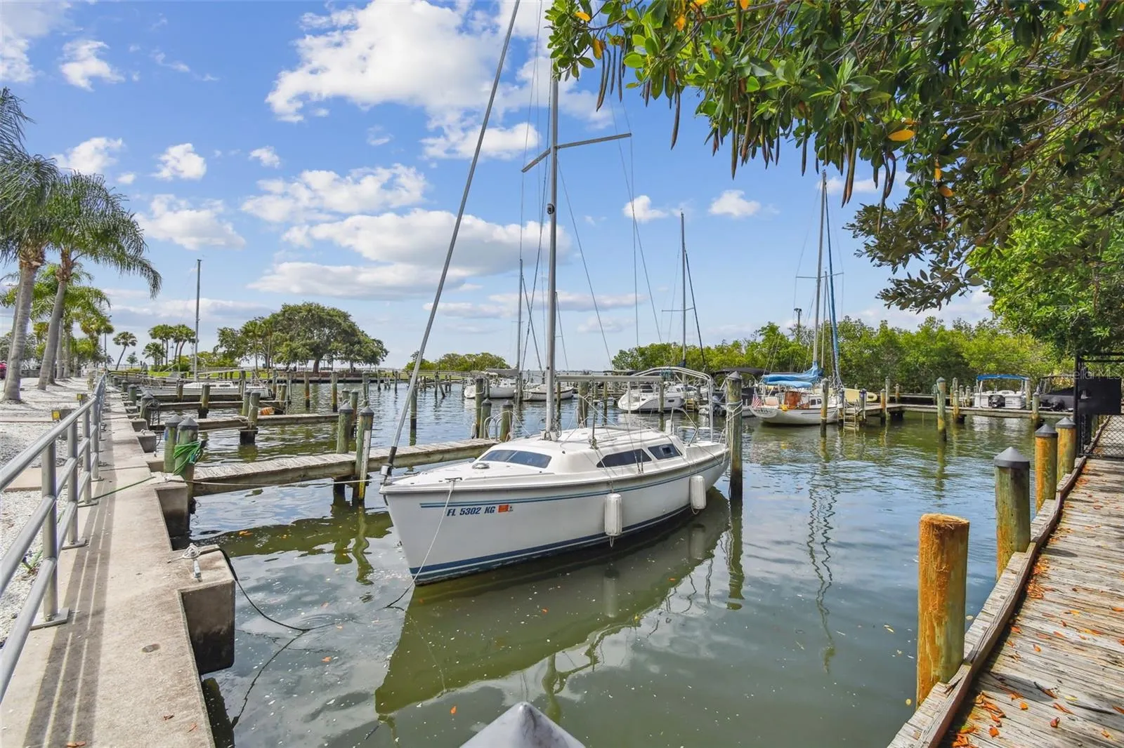 34 HARBOR OAKS CIR