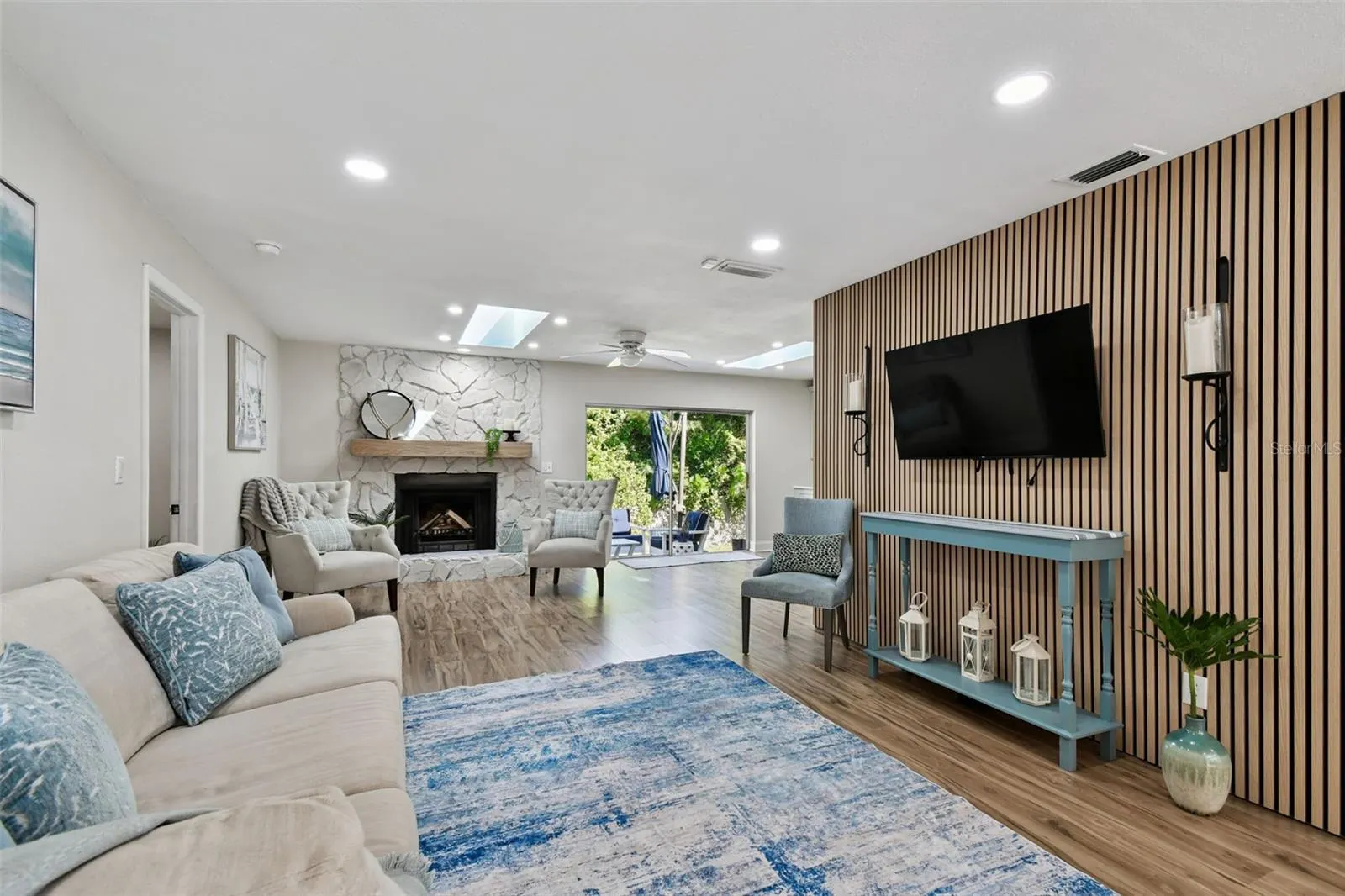 34 HARBOR OAKS CIR