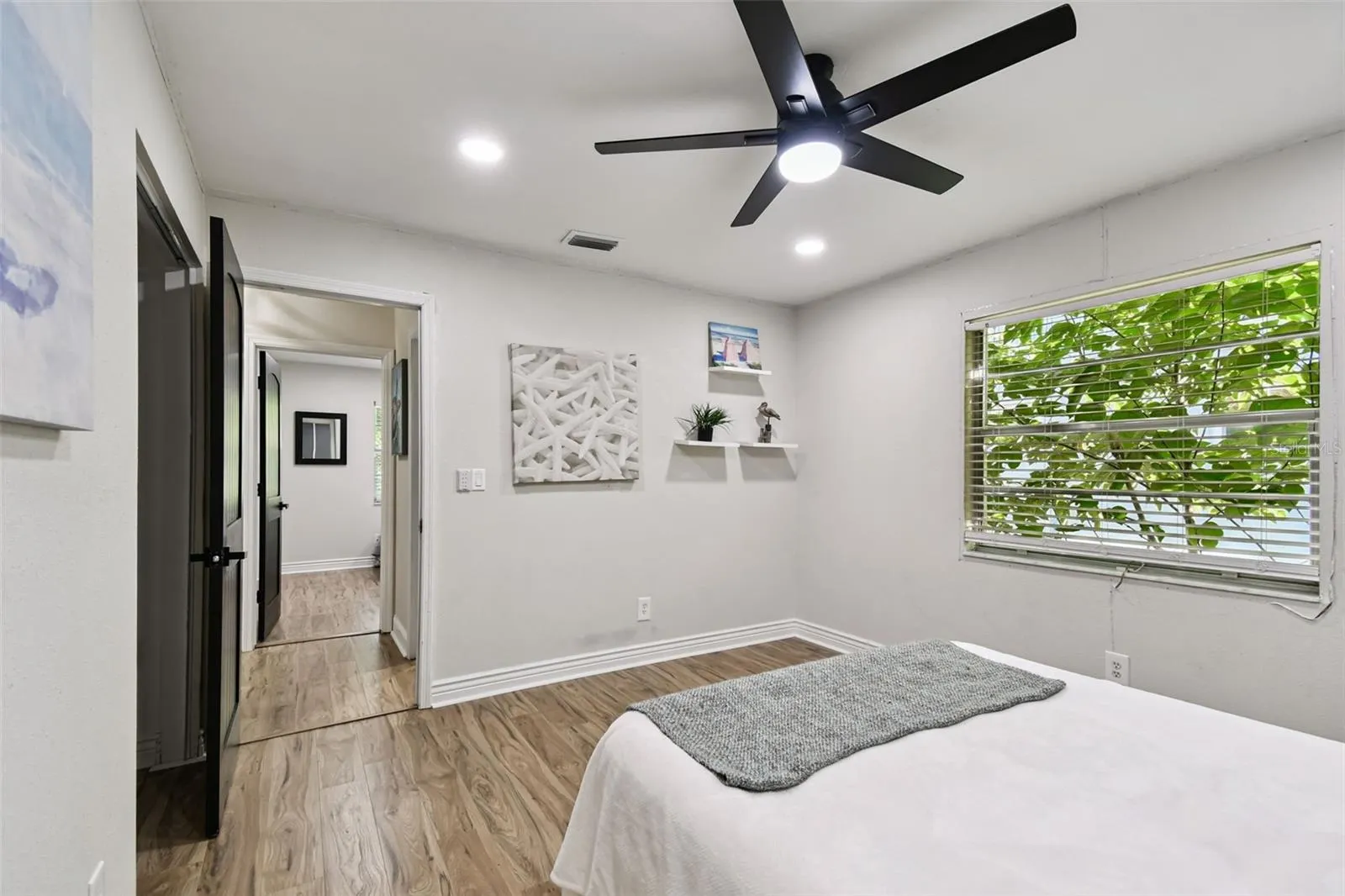 34 HARBOR OAKS CIR
