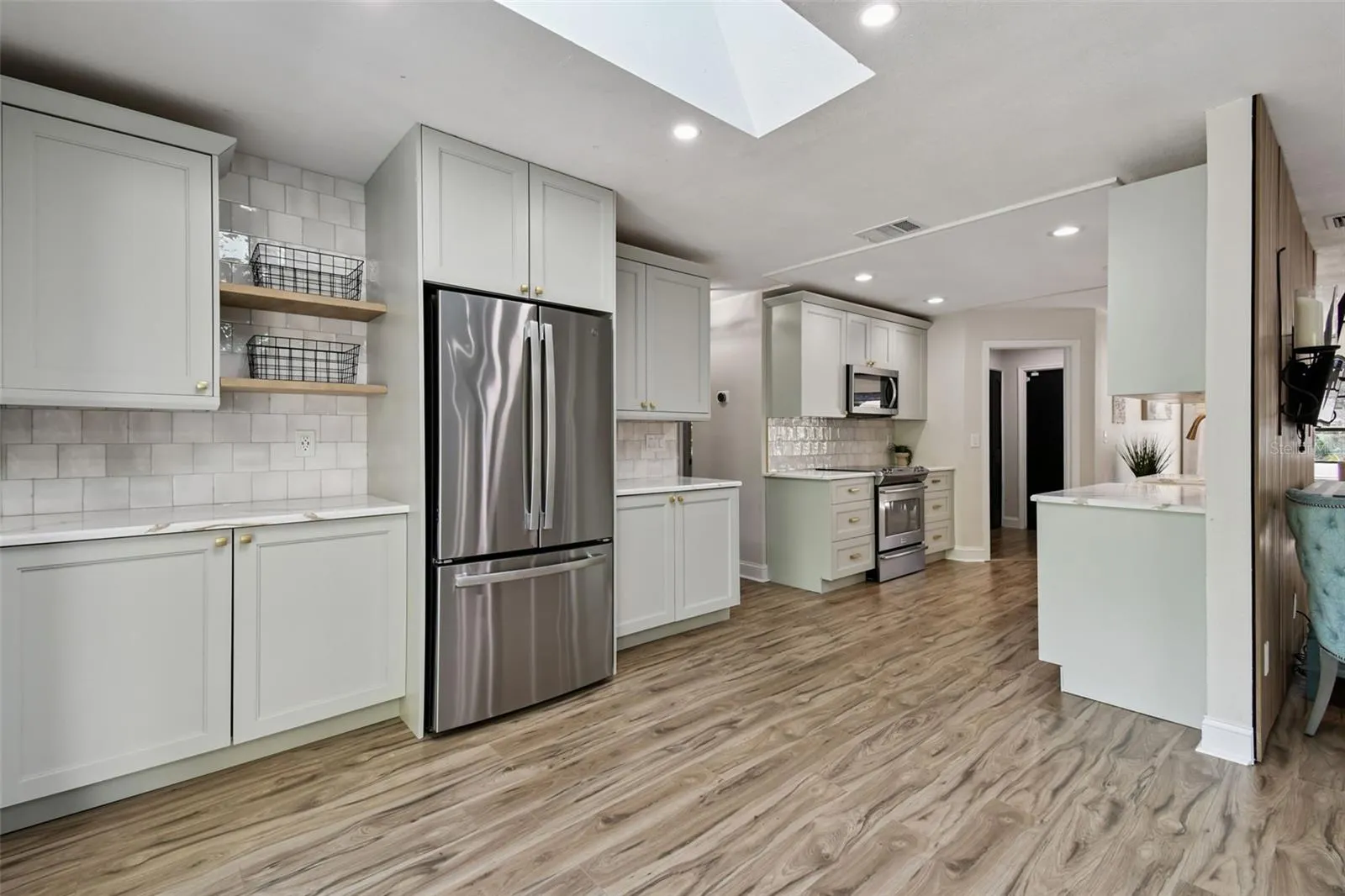 34 HARBOR OAKS CIR