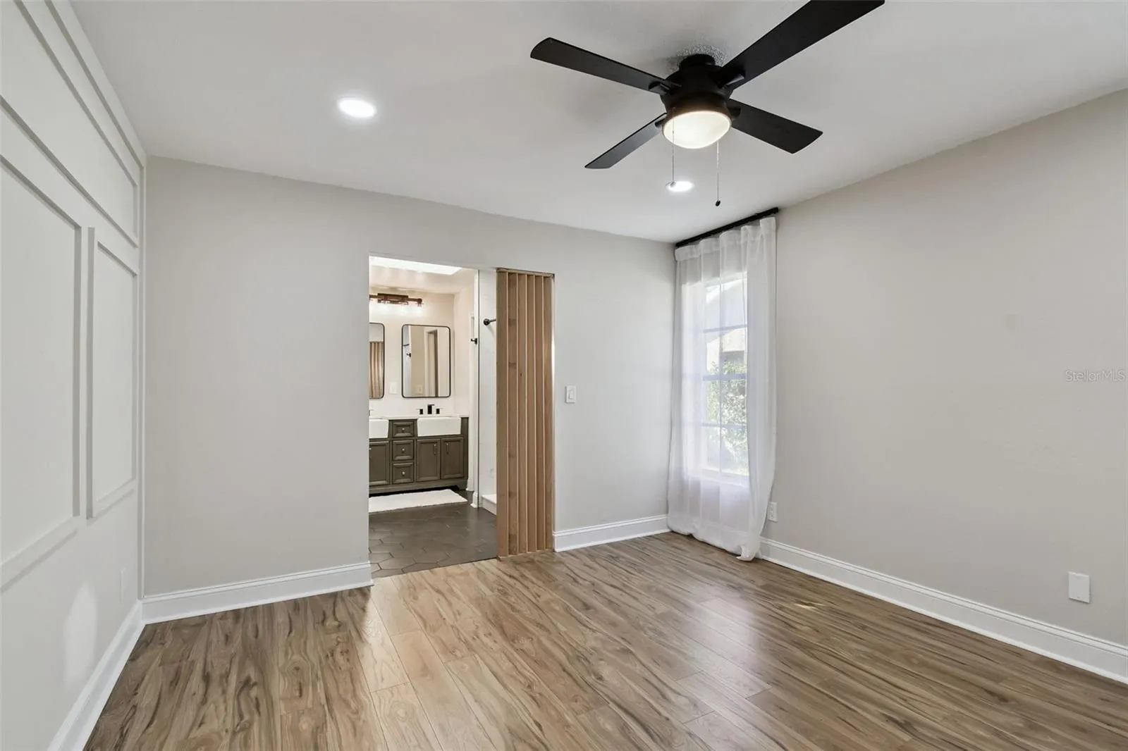 34 HARBOR OAKS CIR