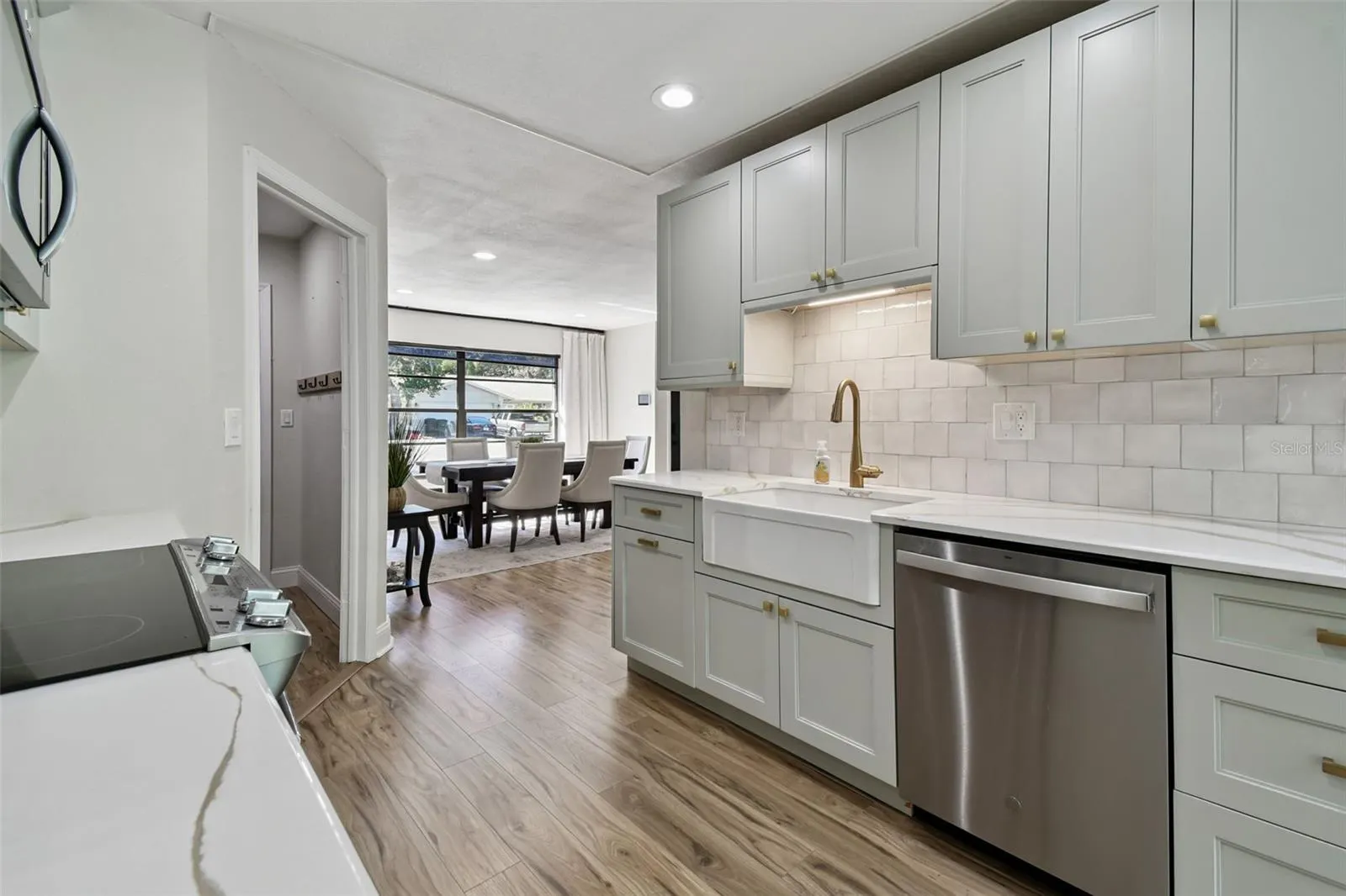 34 HARBOR OAKS CIR