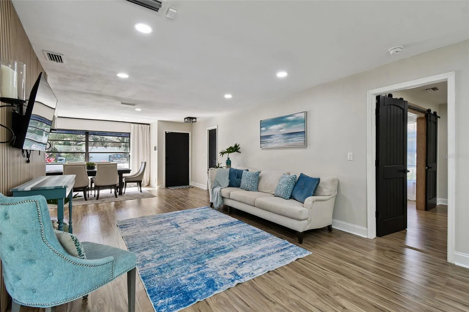 34 HARBOR OAKS CIR
