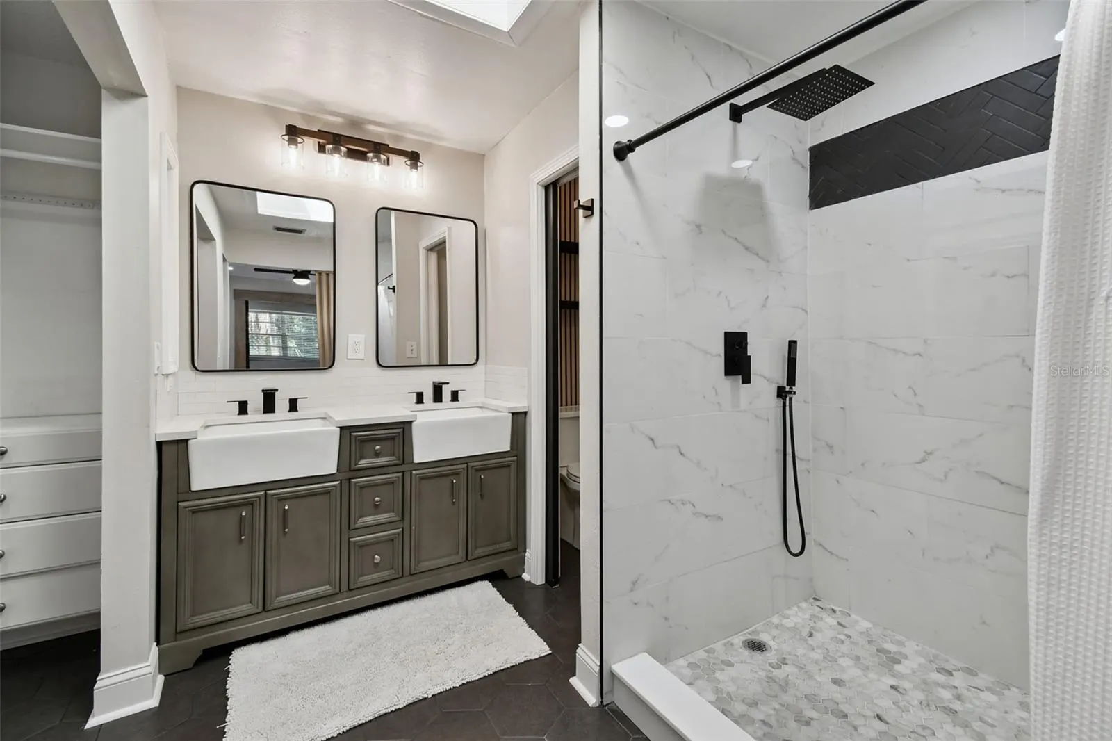 34 HARBOR OAKS CIR