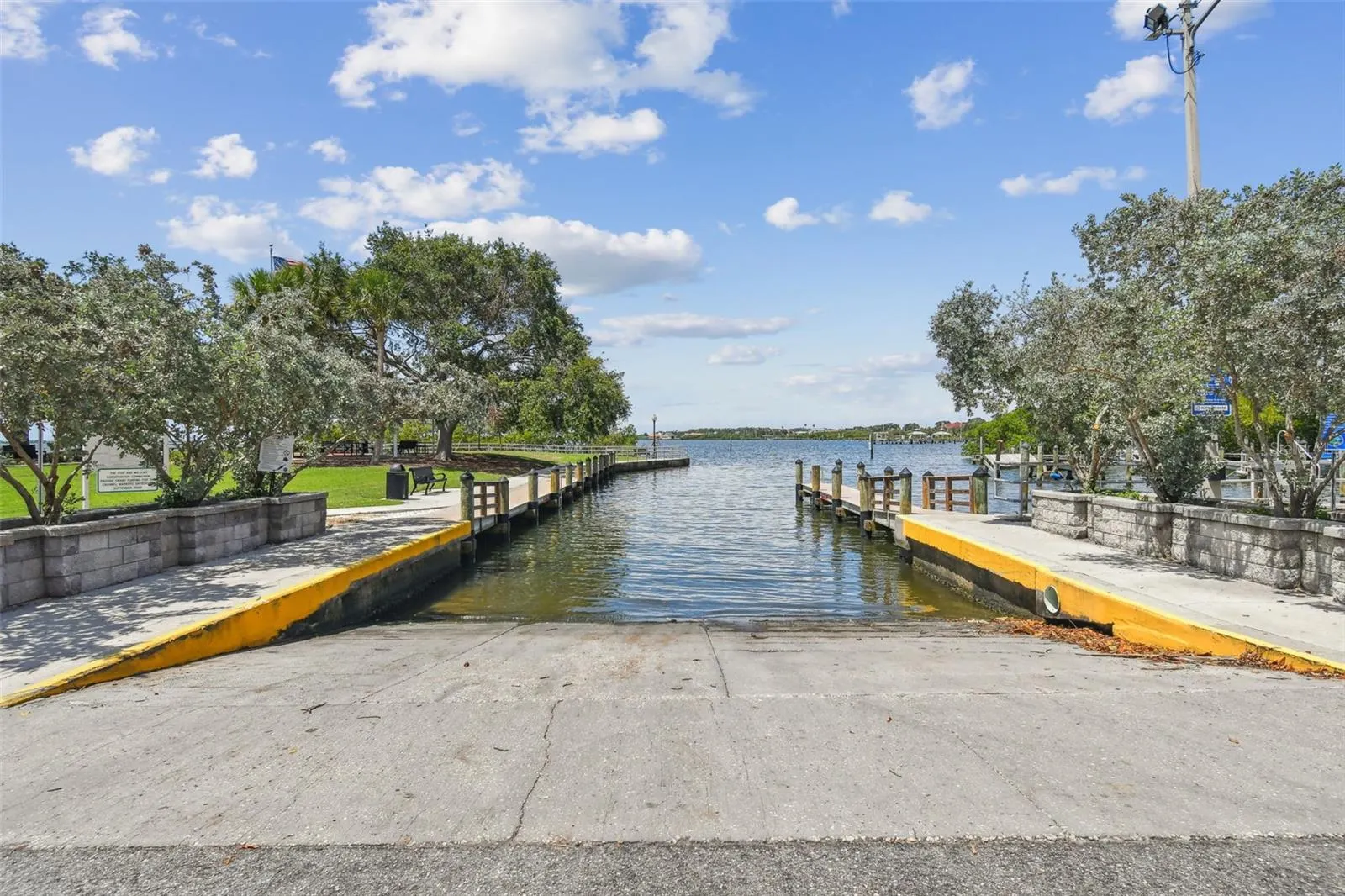 34 HARBOR OAKS CIR