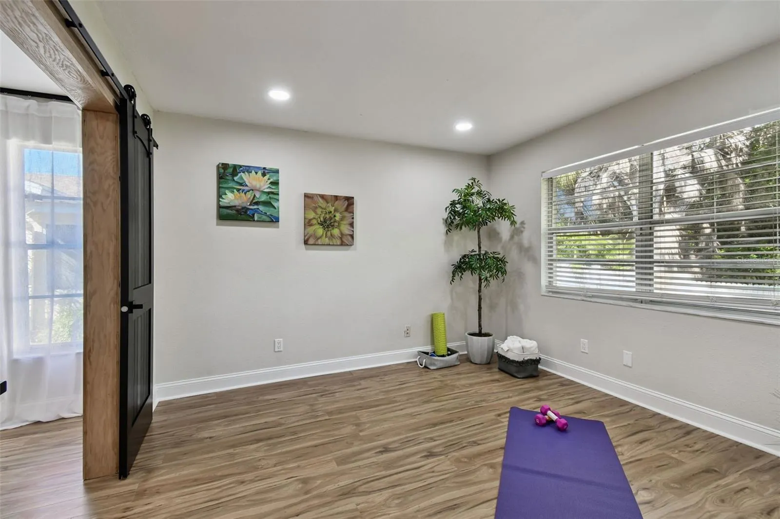 34 HARBOR OAKS CIR