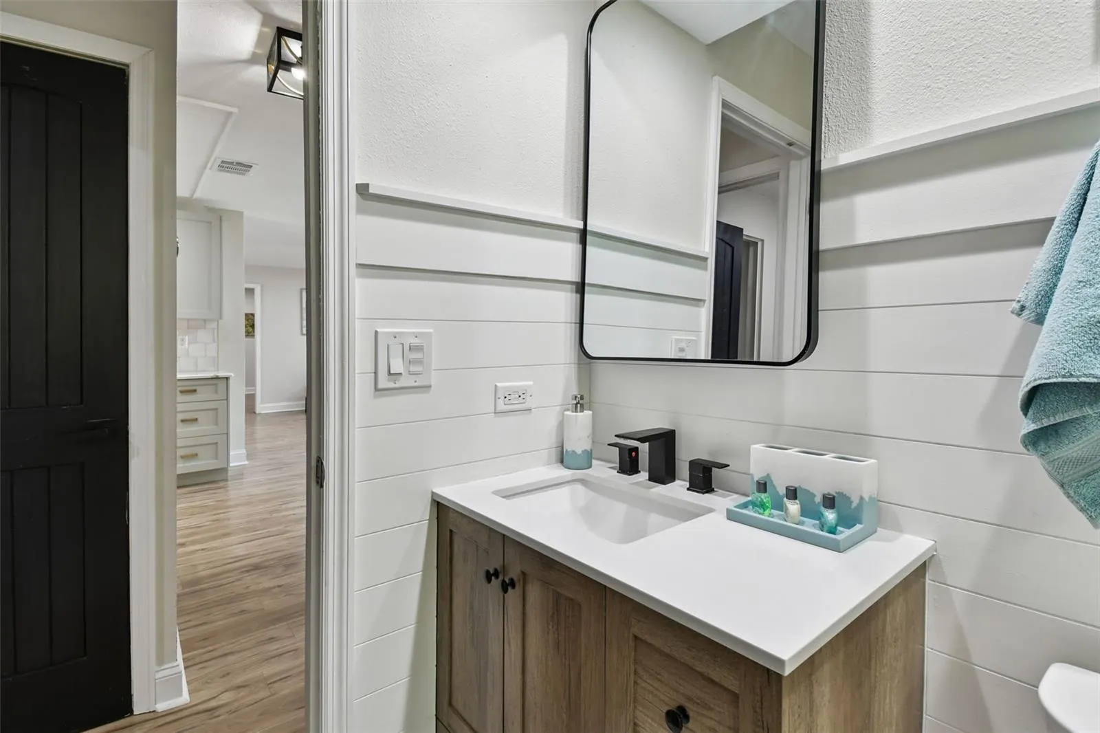 34 HARBOR OAKS CIR