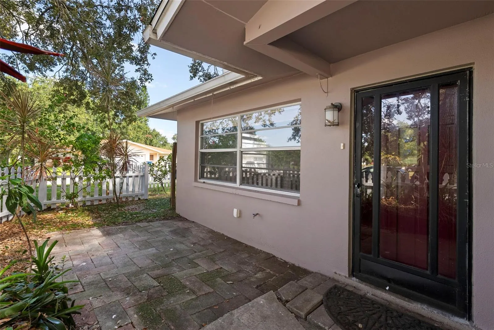 1711 LEONARD DR
