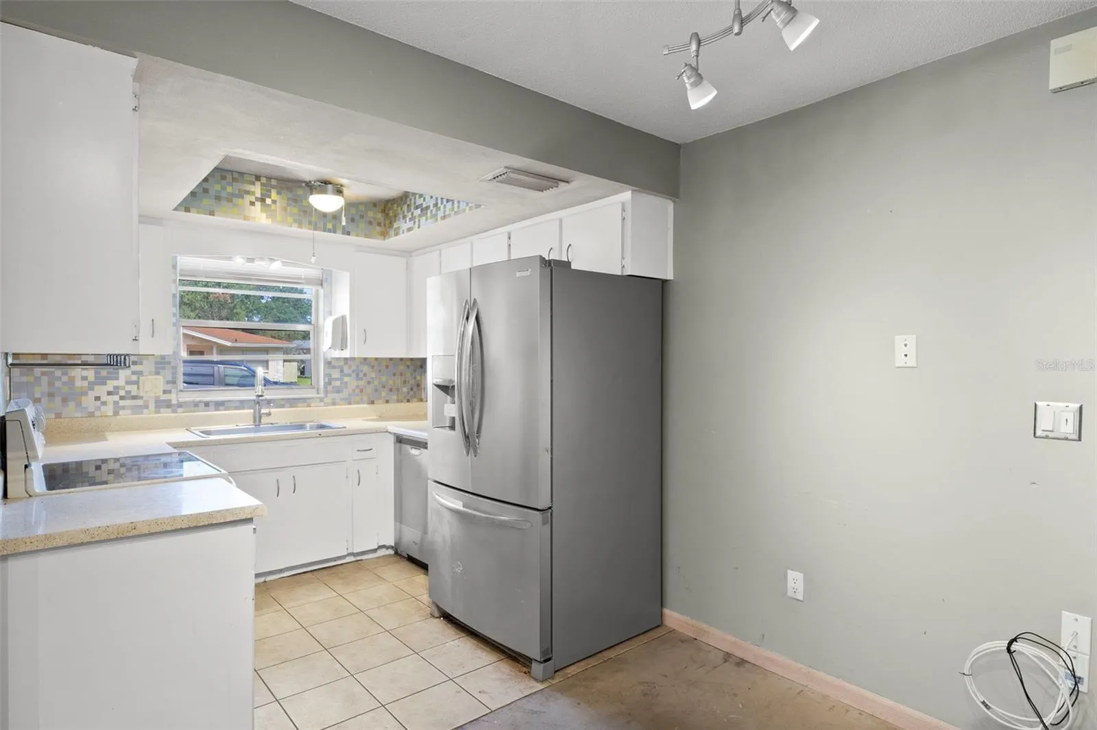 1711 LEONARD DR