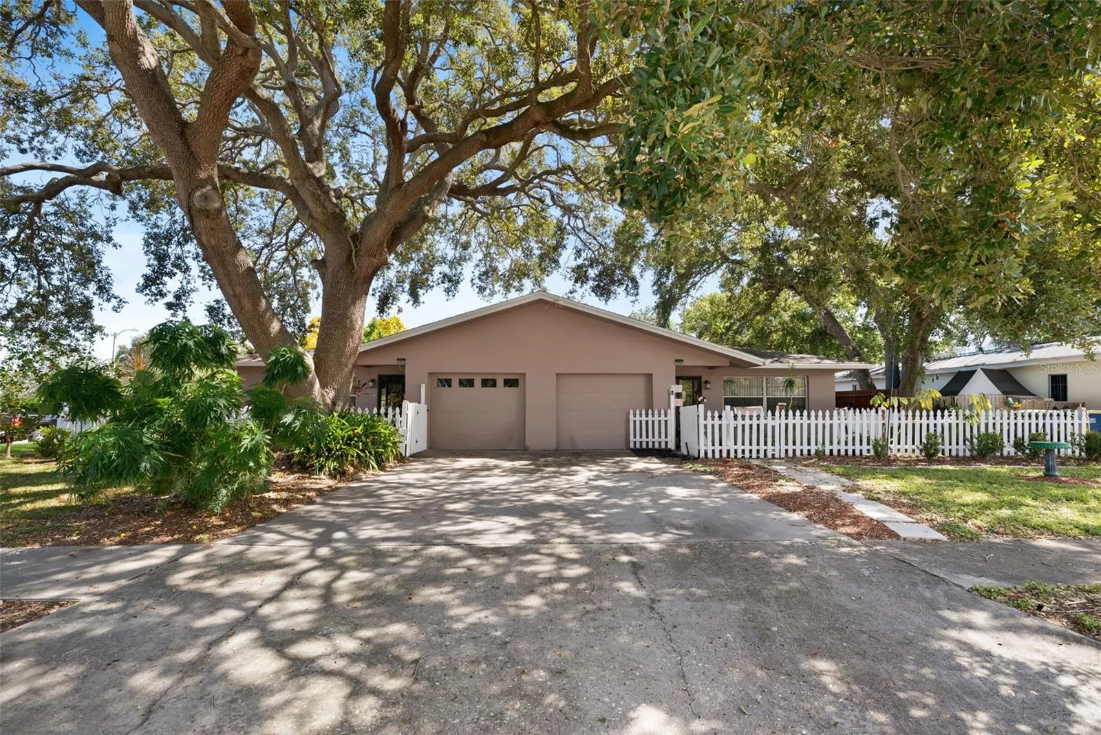 1711 LEONARD DR