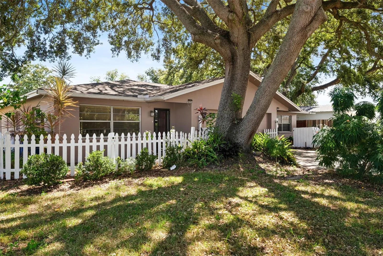 1711 LEONARD DR