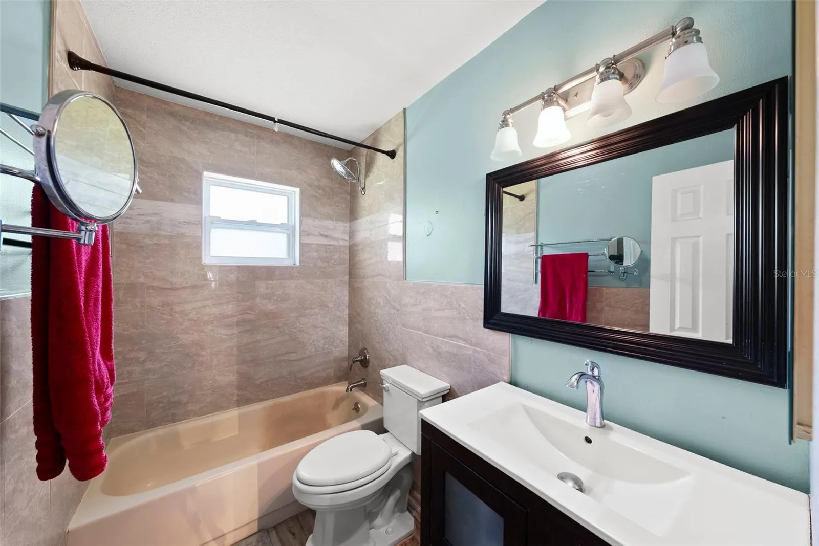 1711 LEONARD DR