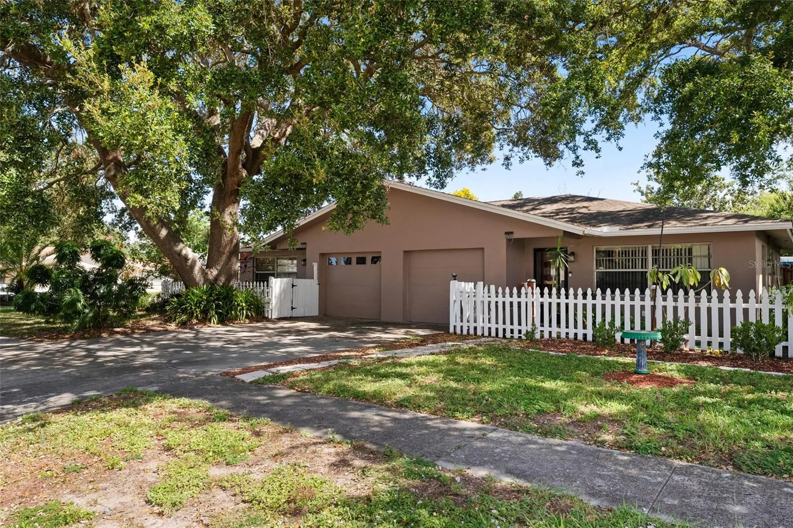 1711 LEONARD DR