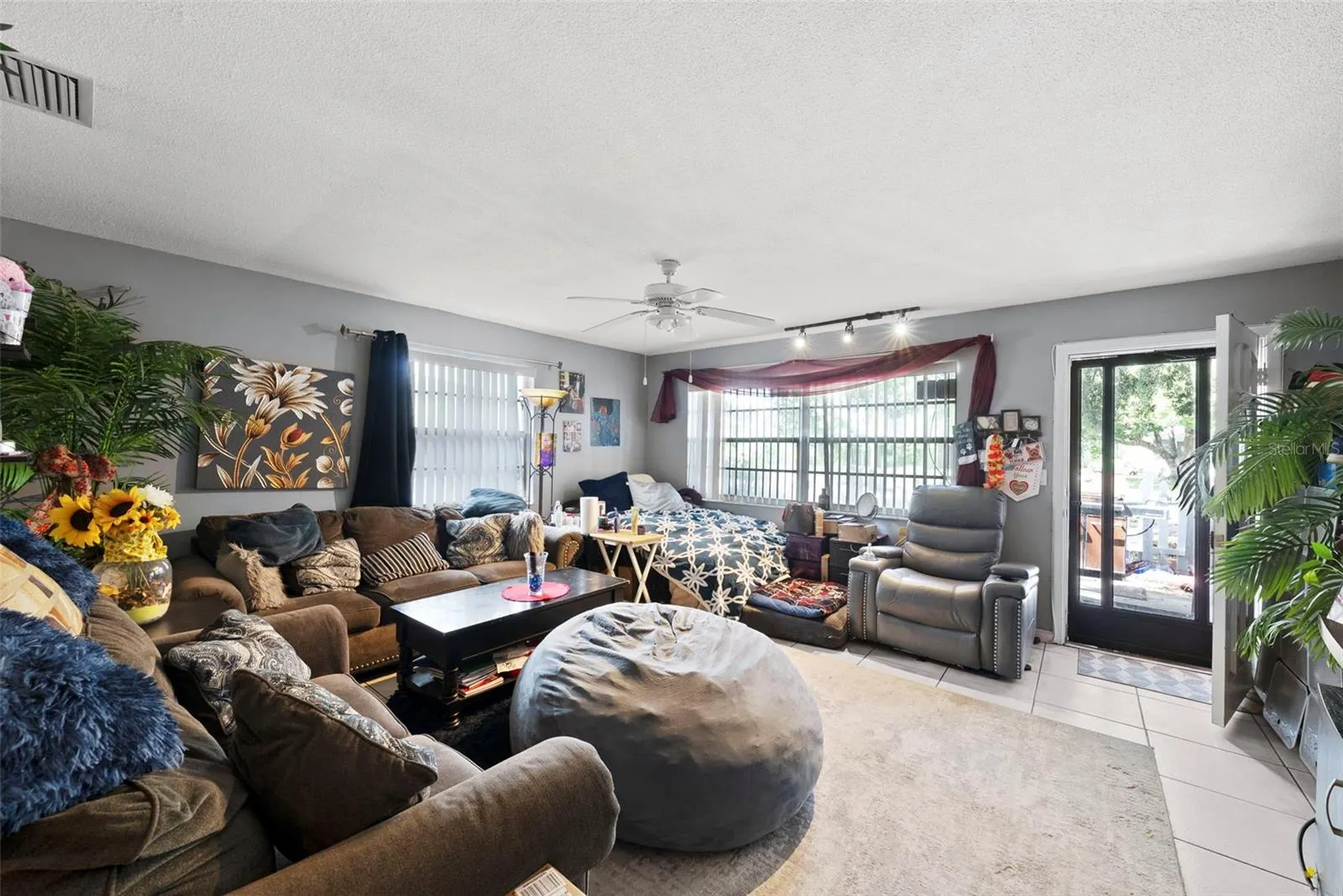 1711 LEONARD DR