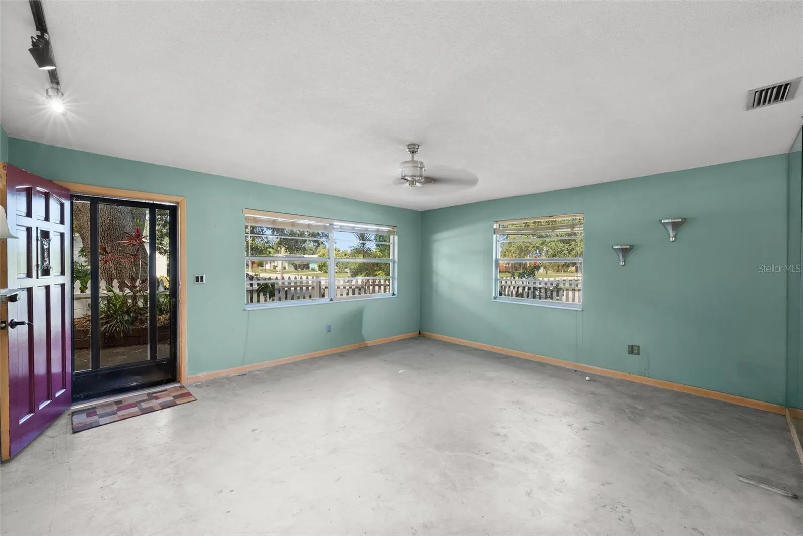 1711 LEONARD DR