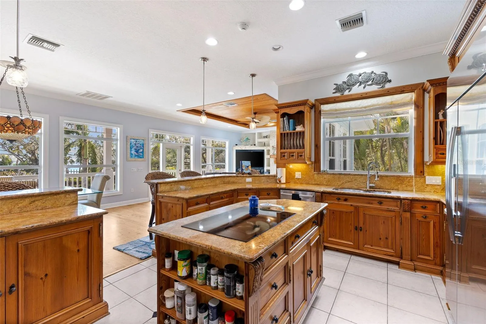 450 BAYSHORE DR