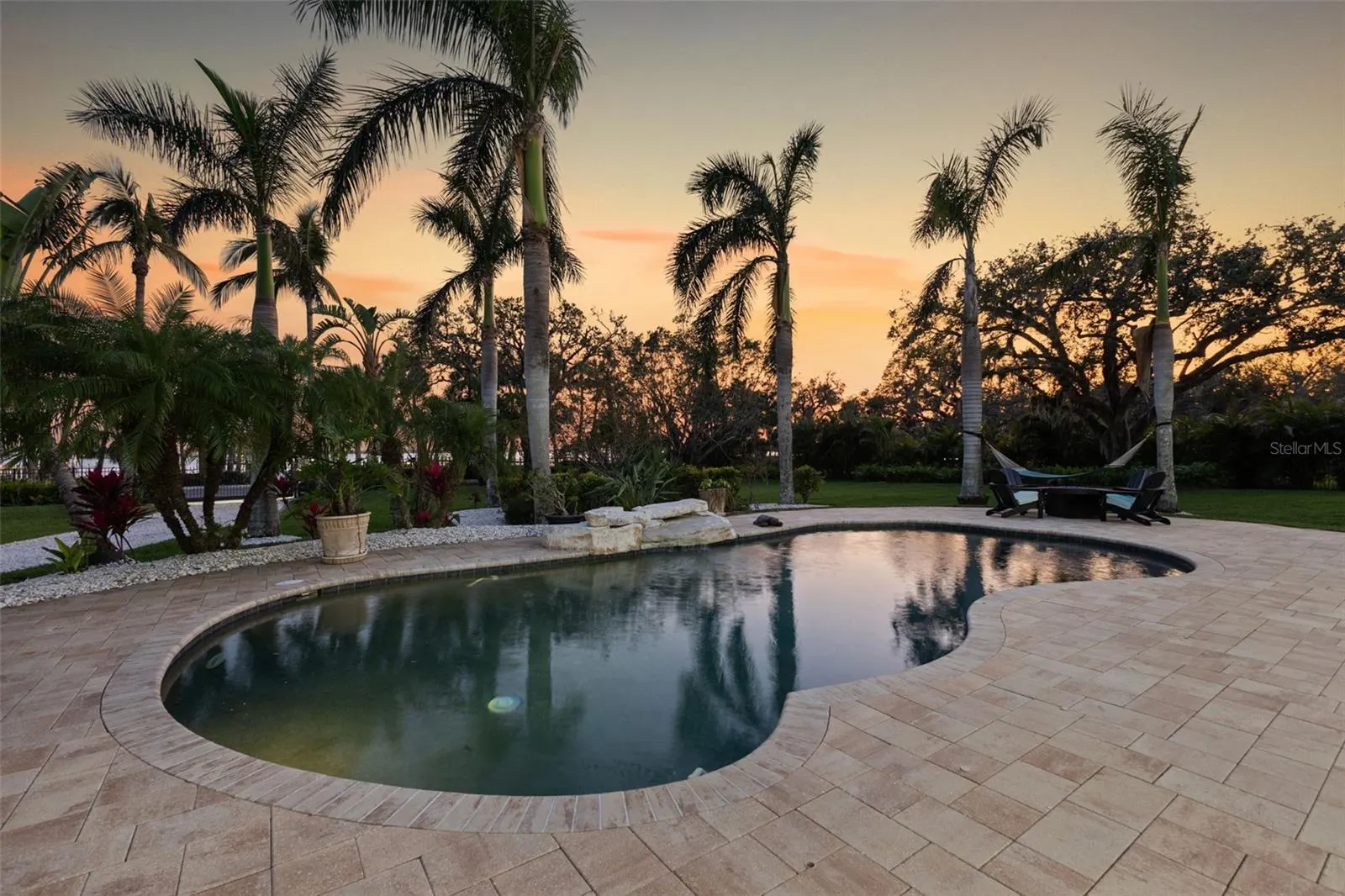 450 BAYSHORE DR