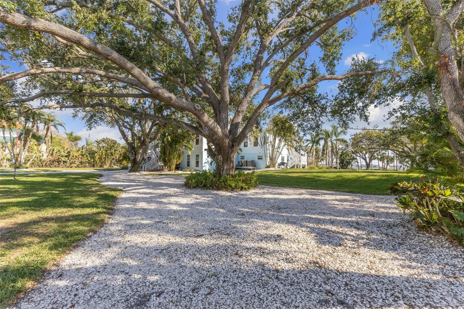 450 BAYSHORE DR