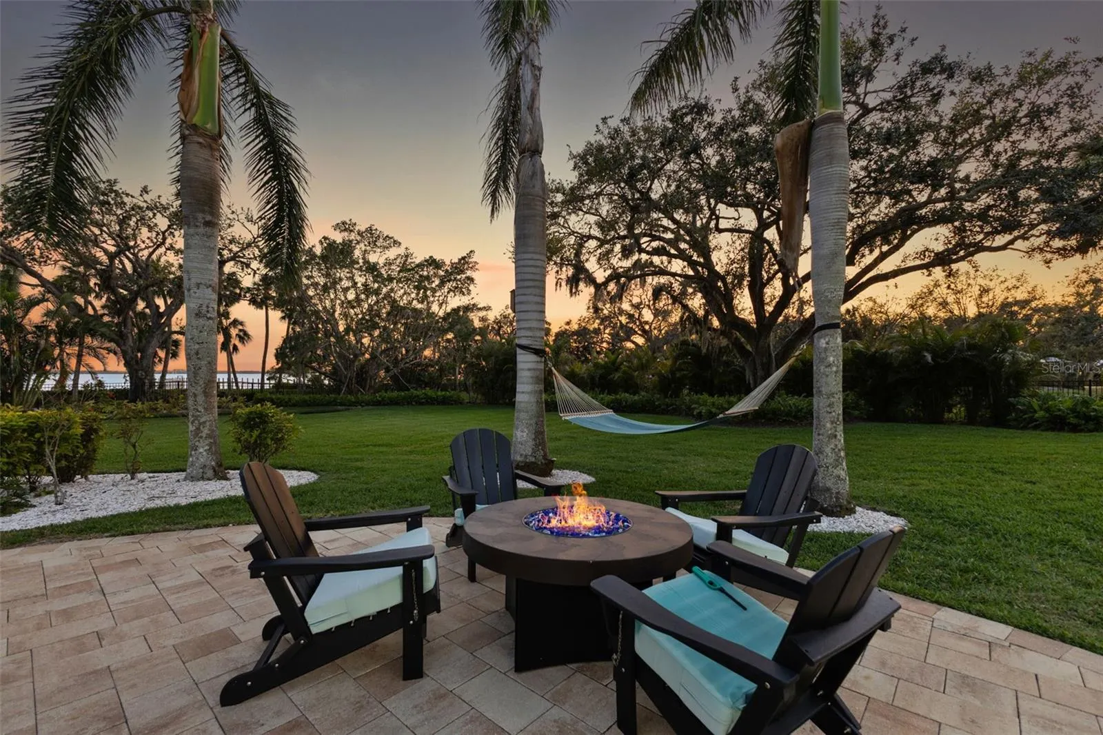 450 BAYSHORE DR