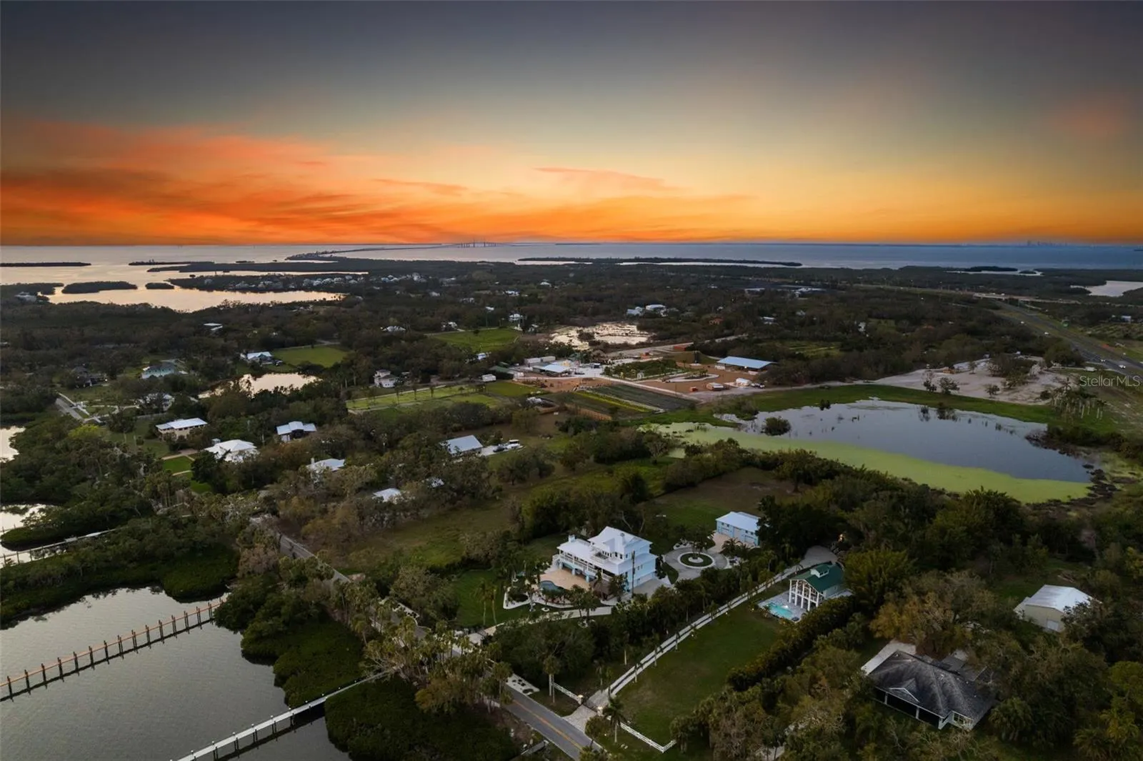 450 BAYSHORE DR