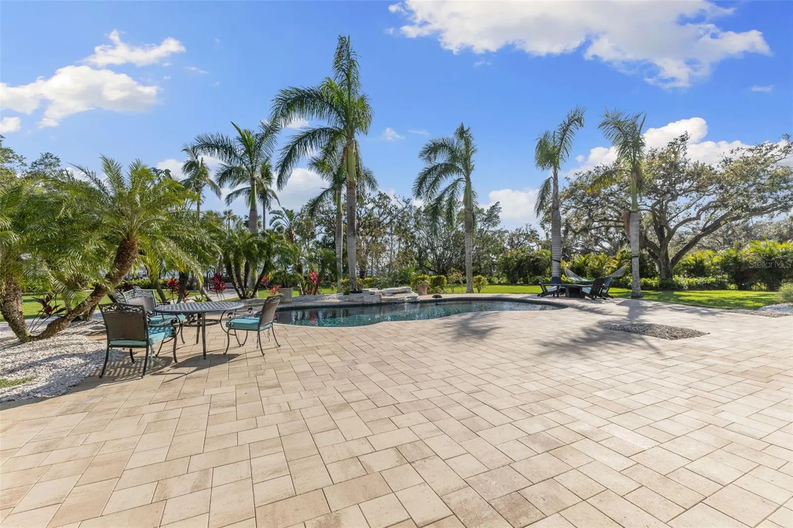 450 BAYSHORE DR