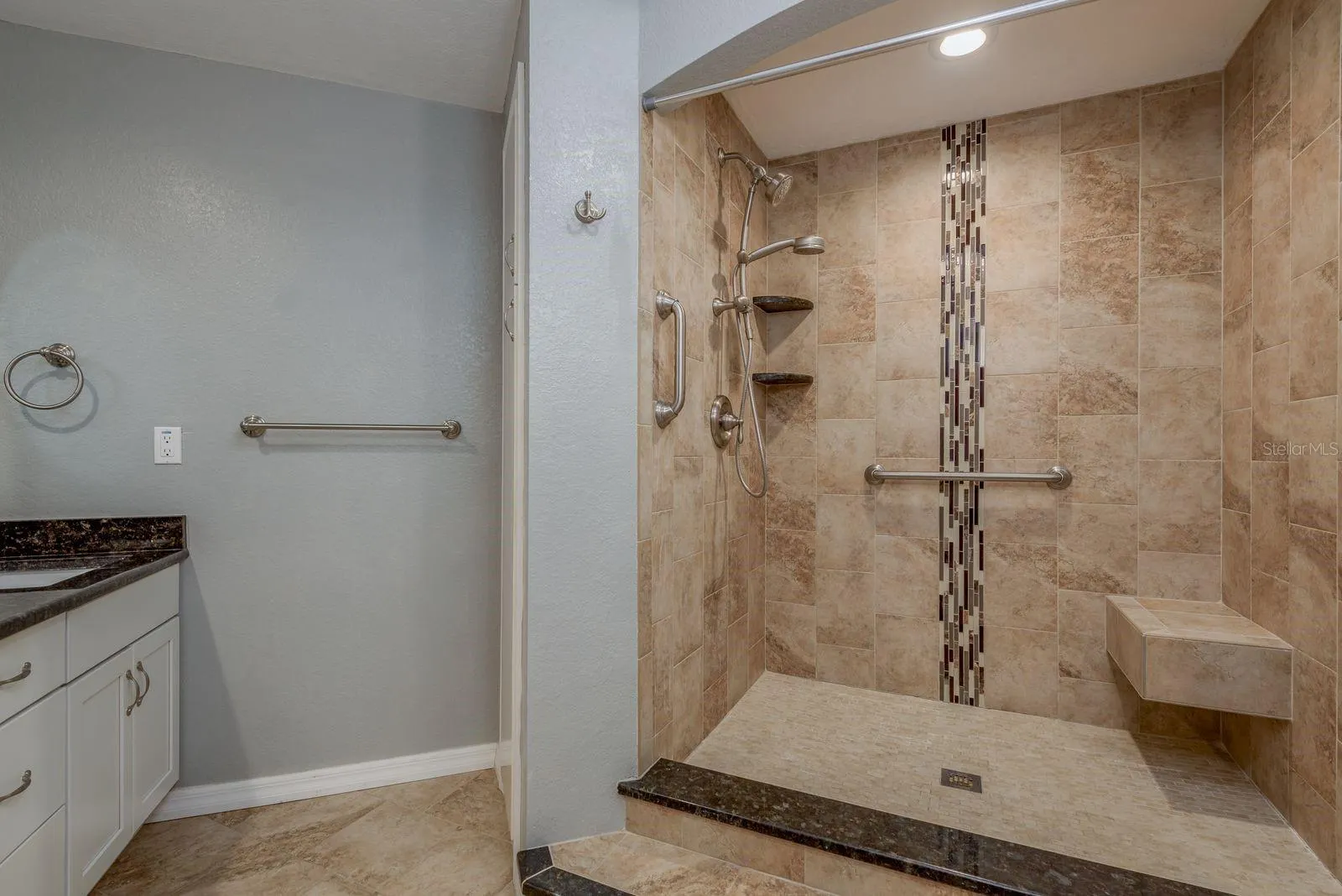 200 4TH AVE S #231, #231