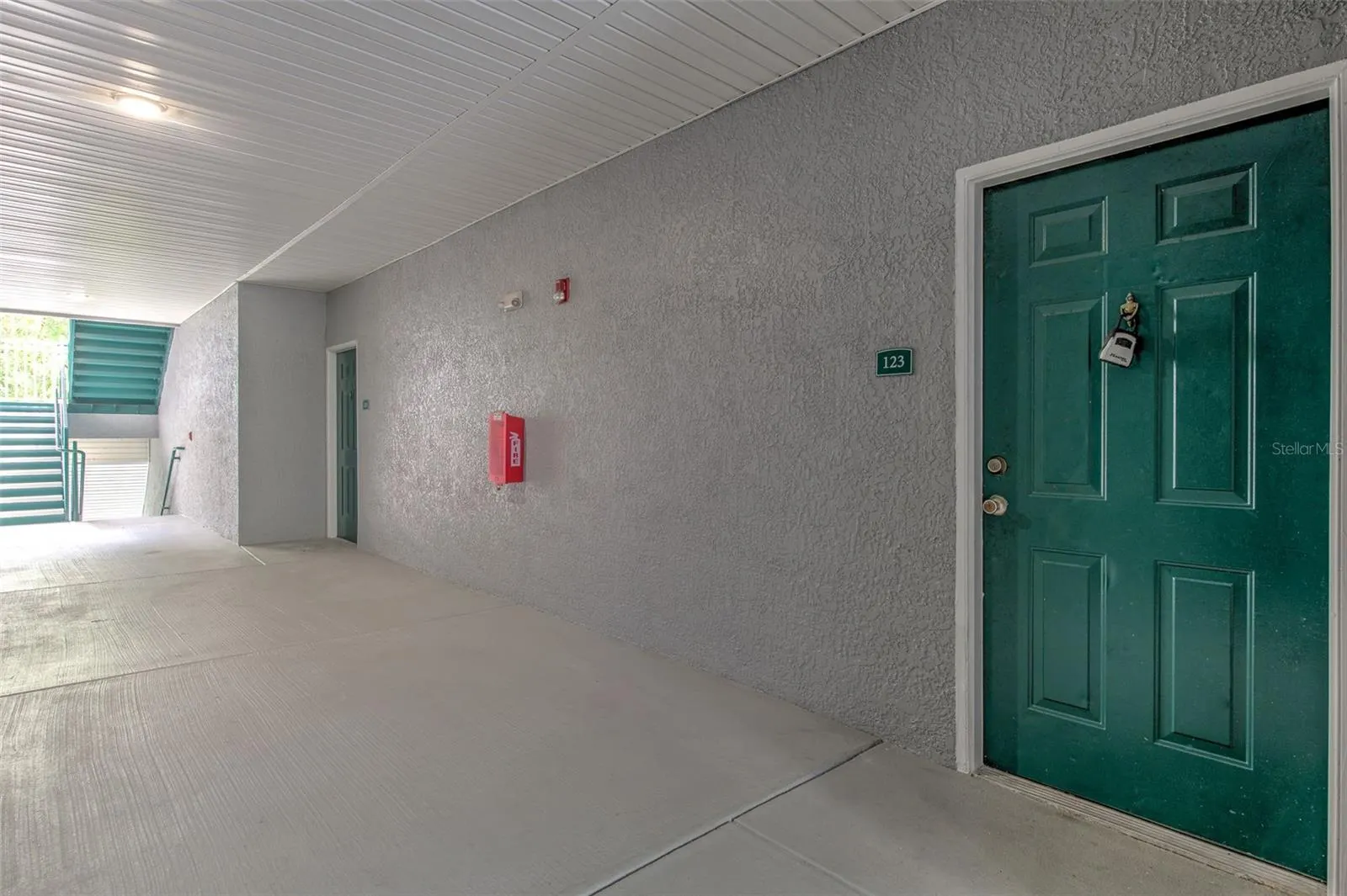 18001 RICHMOND PLACE DR #123, #123