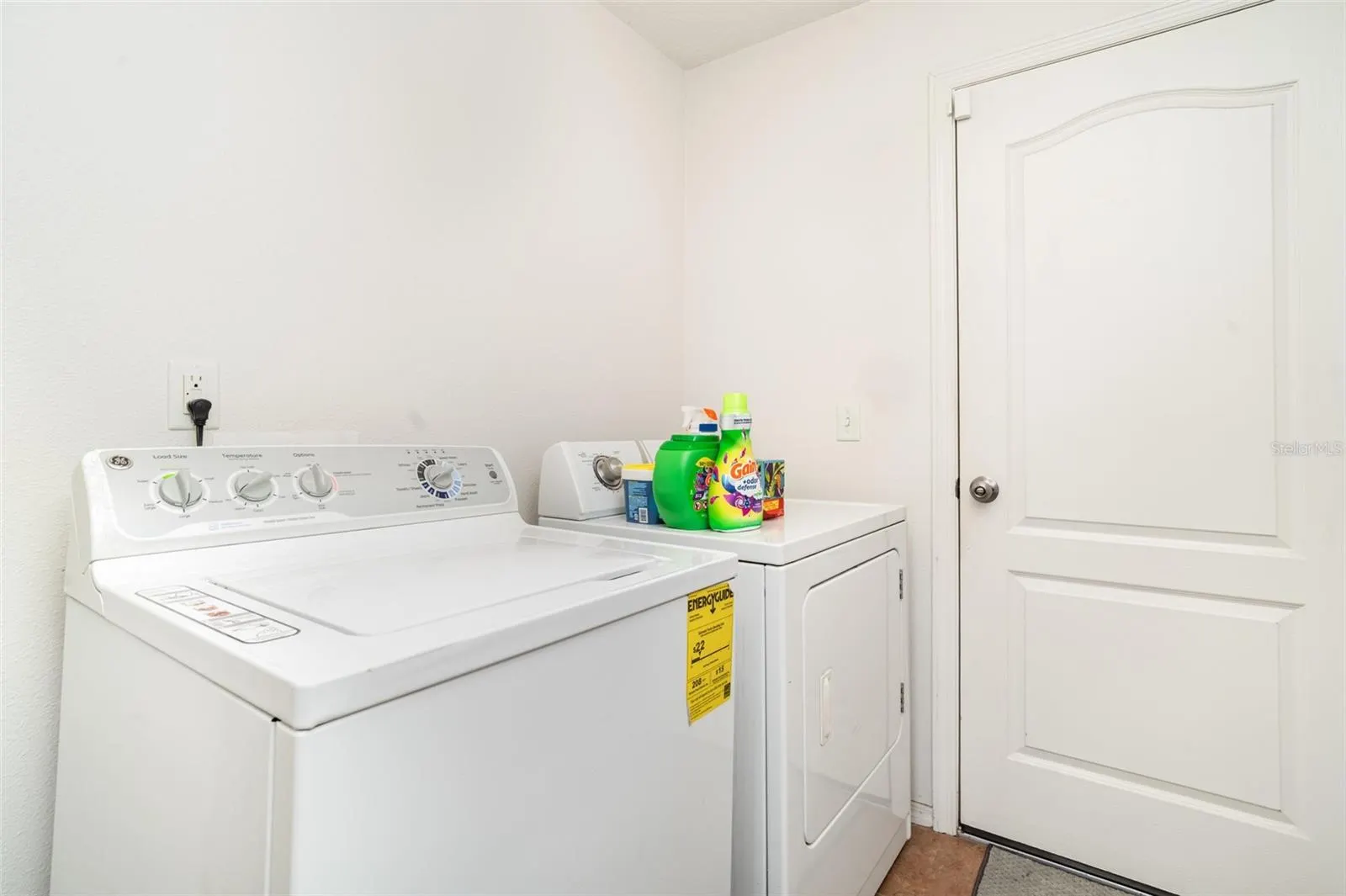 221 STAR SHELL DR