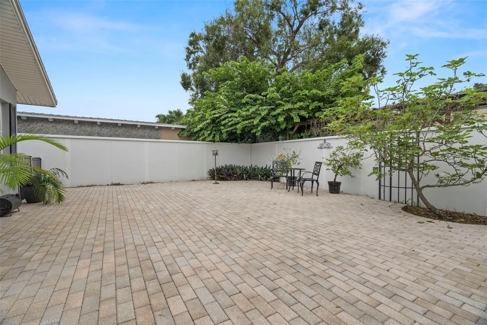 13722 COUNTRY COURT DR